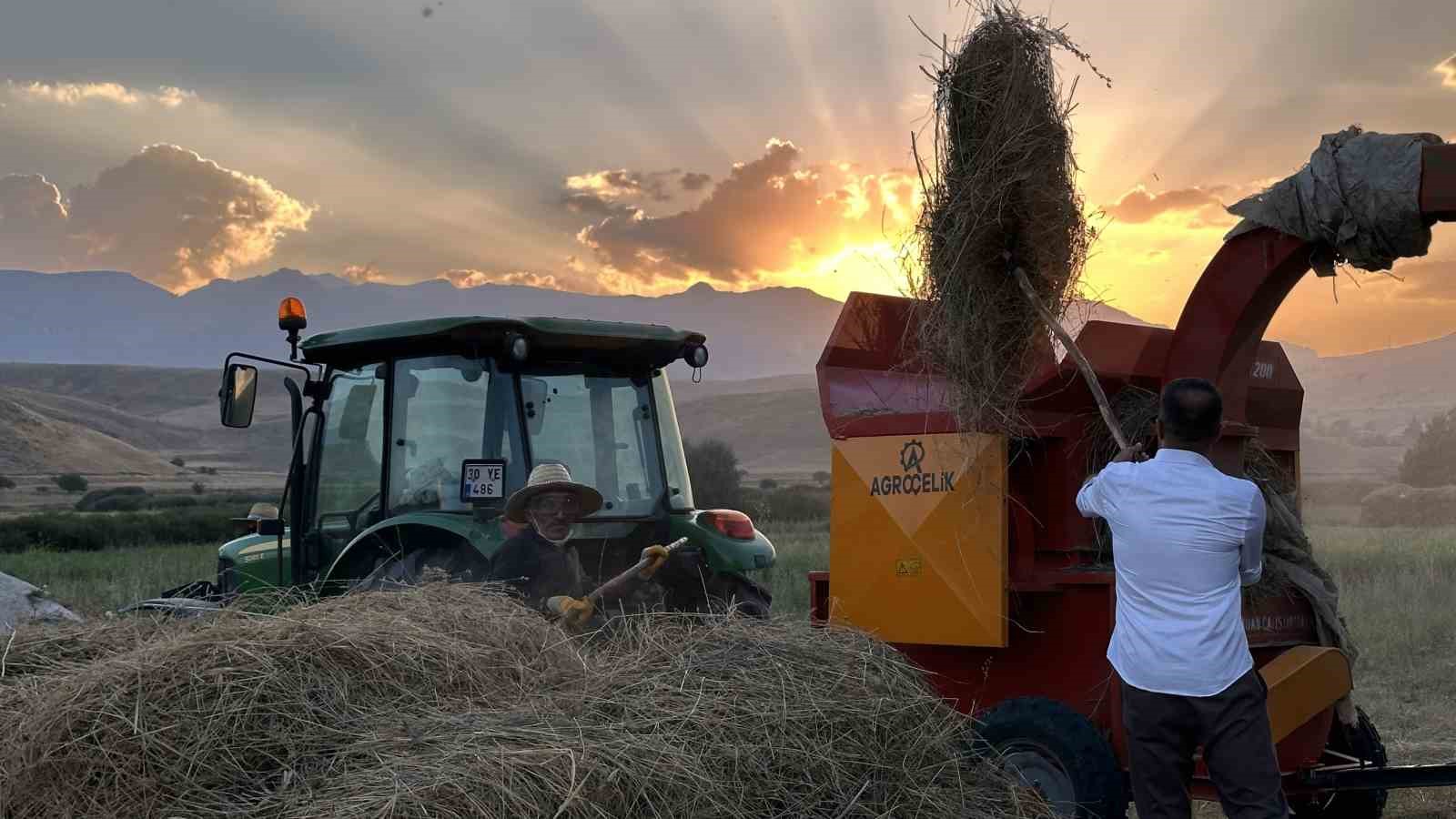 Yüksekova’da çiftçilerin kış hazırlığı başladı
