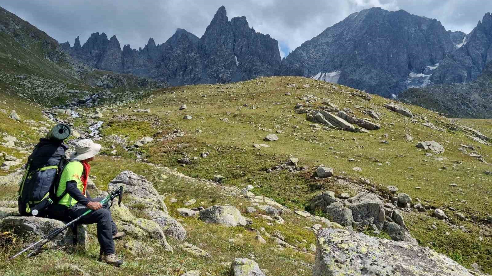 Kaçkar Dağı zirvesine tırmandılar
