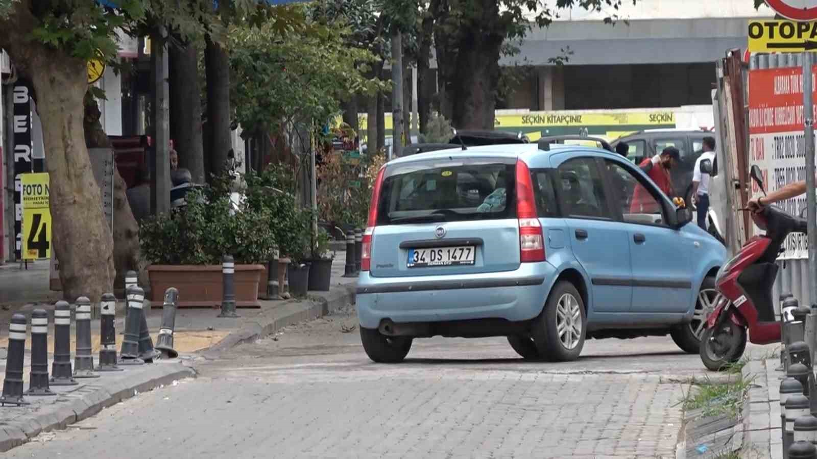 Yalova’da bozuk yolu belediye yapmayınca iş vatandaşa düştü
