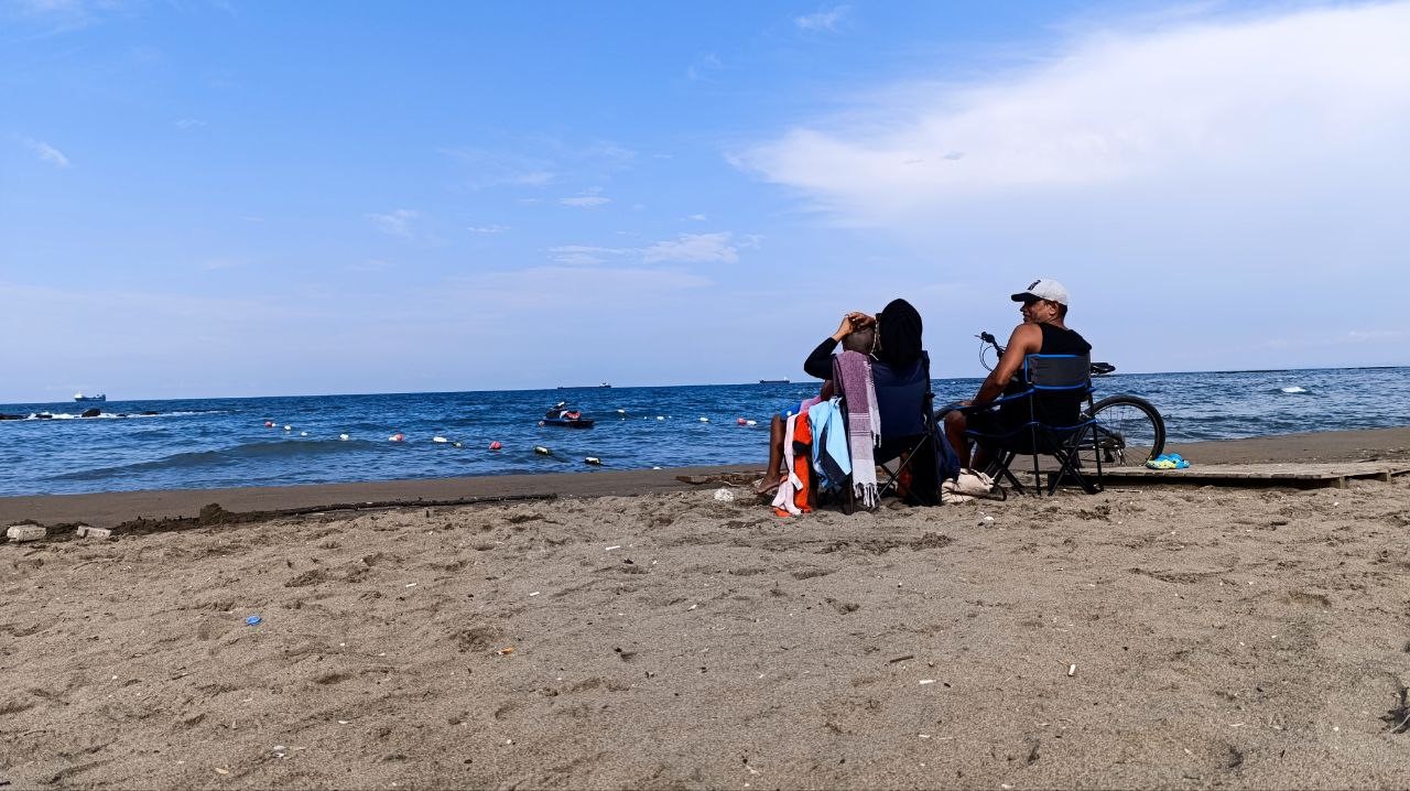 Sonbahar geldi, Karasu sahili boş kaldı
