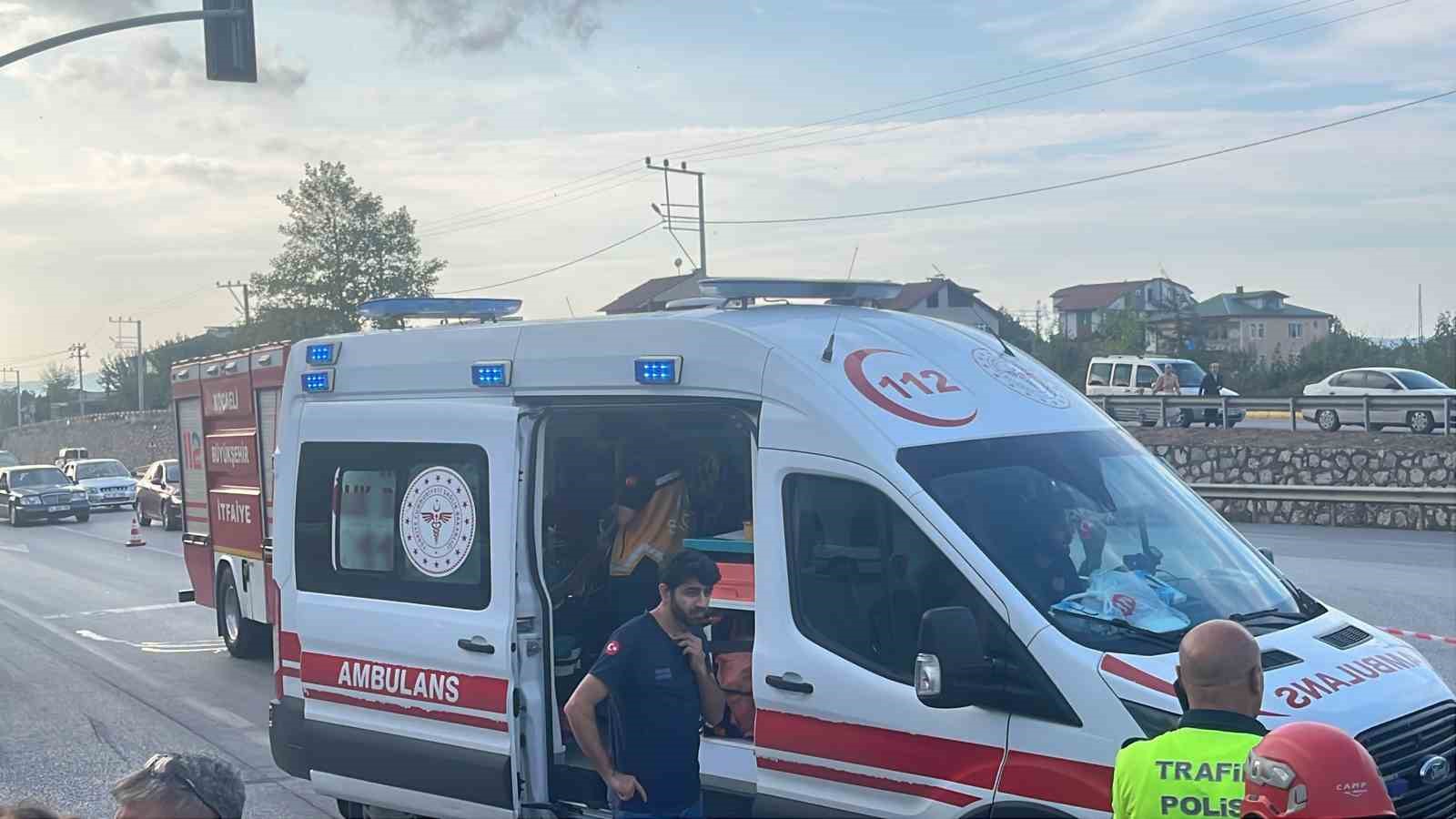 Kartepe’de iki otomobil çarpıştı: 3 yaralı
