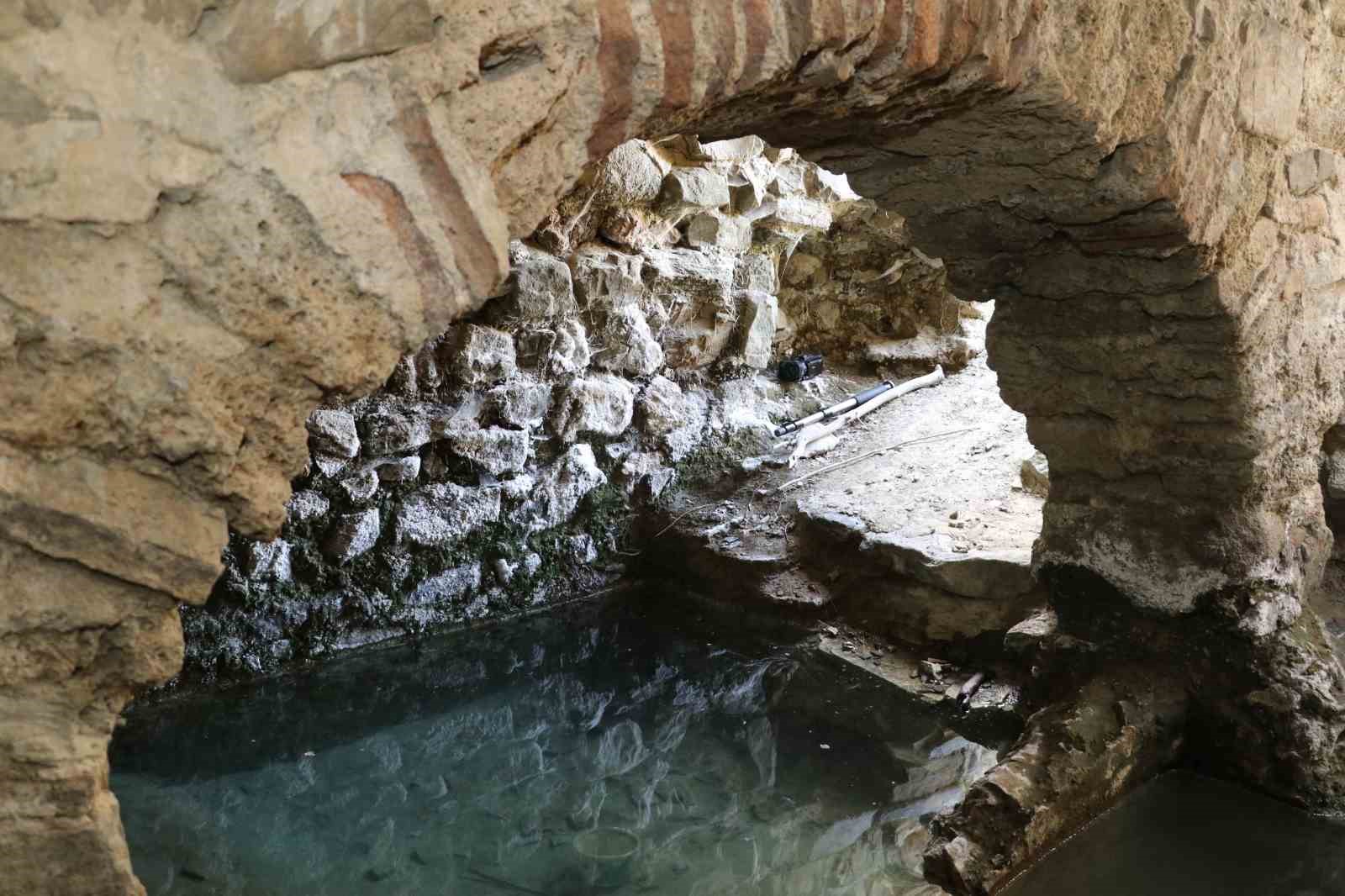 Roma döneminden kalma hamam atıl halde
