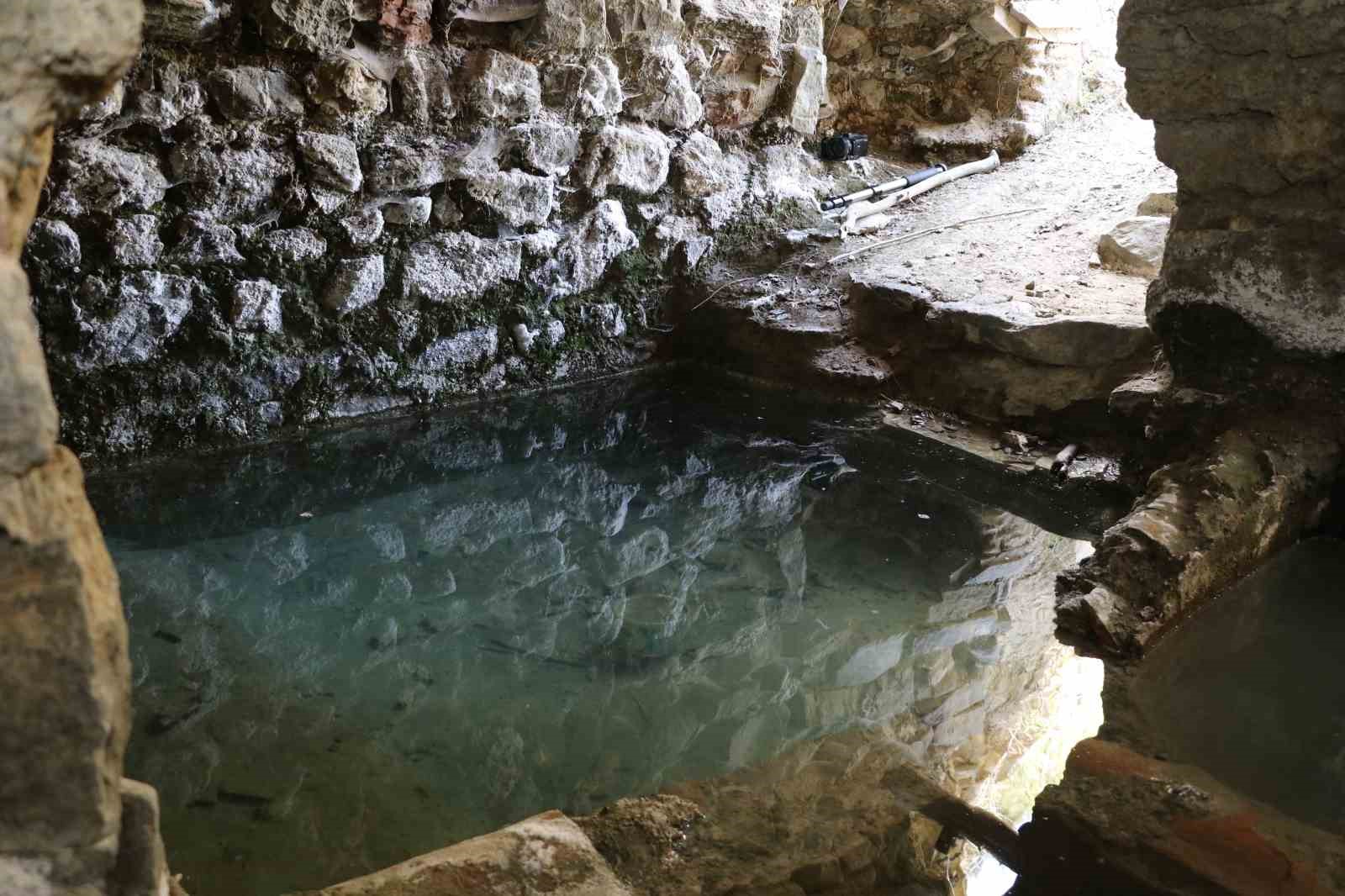 Roma döneminden kalma hamam atıl halde
