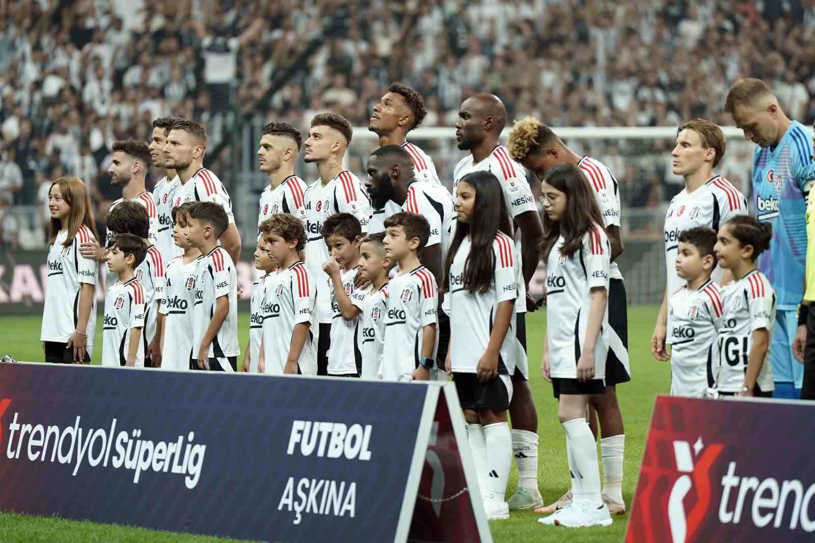 Trendyol Süper Lig: Beşiktaş: 0 - Sivasspor: 0 (Maç devam ediyor)
