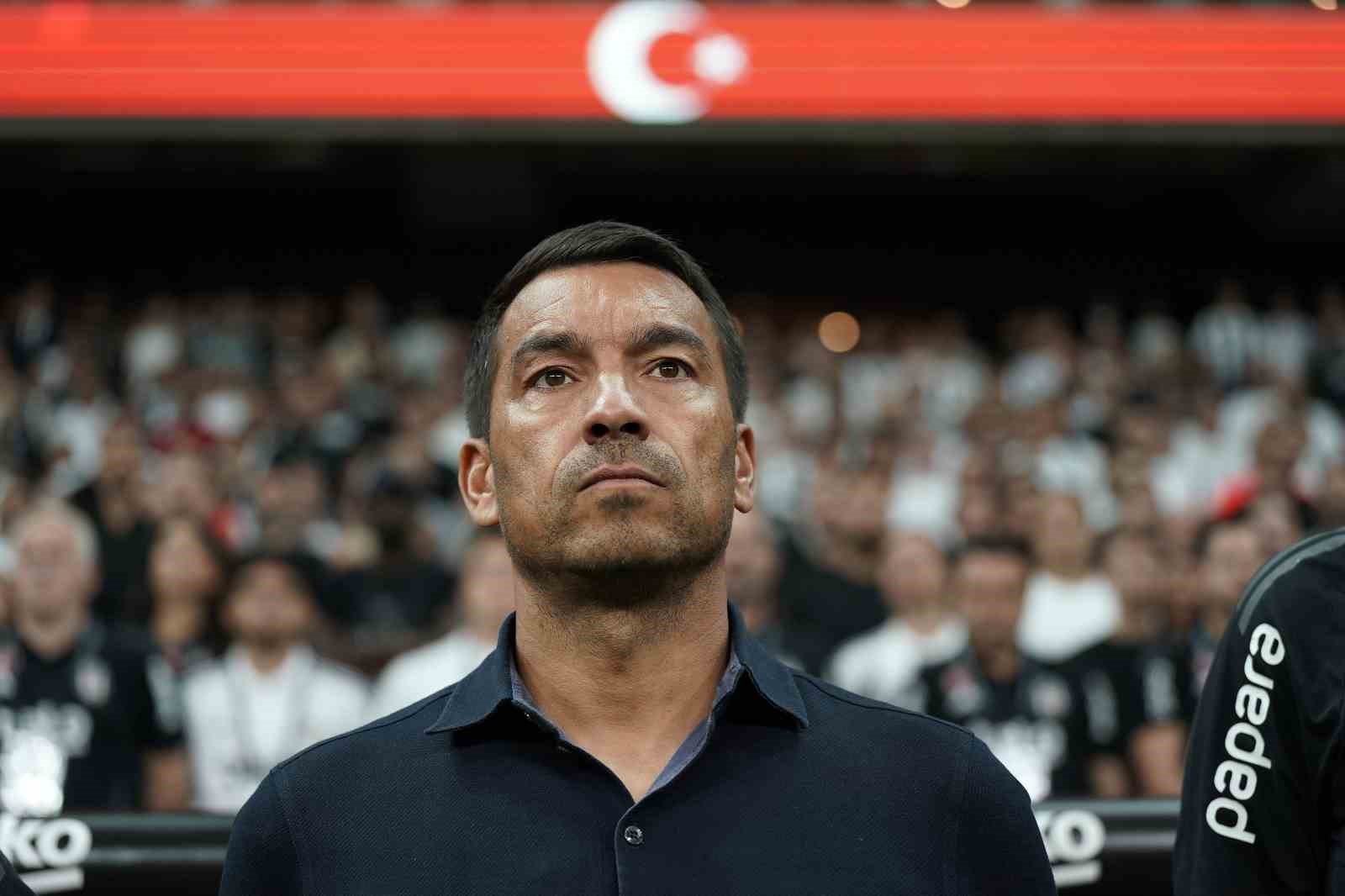 Bronckhorst’tan 2 değişiklik
