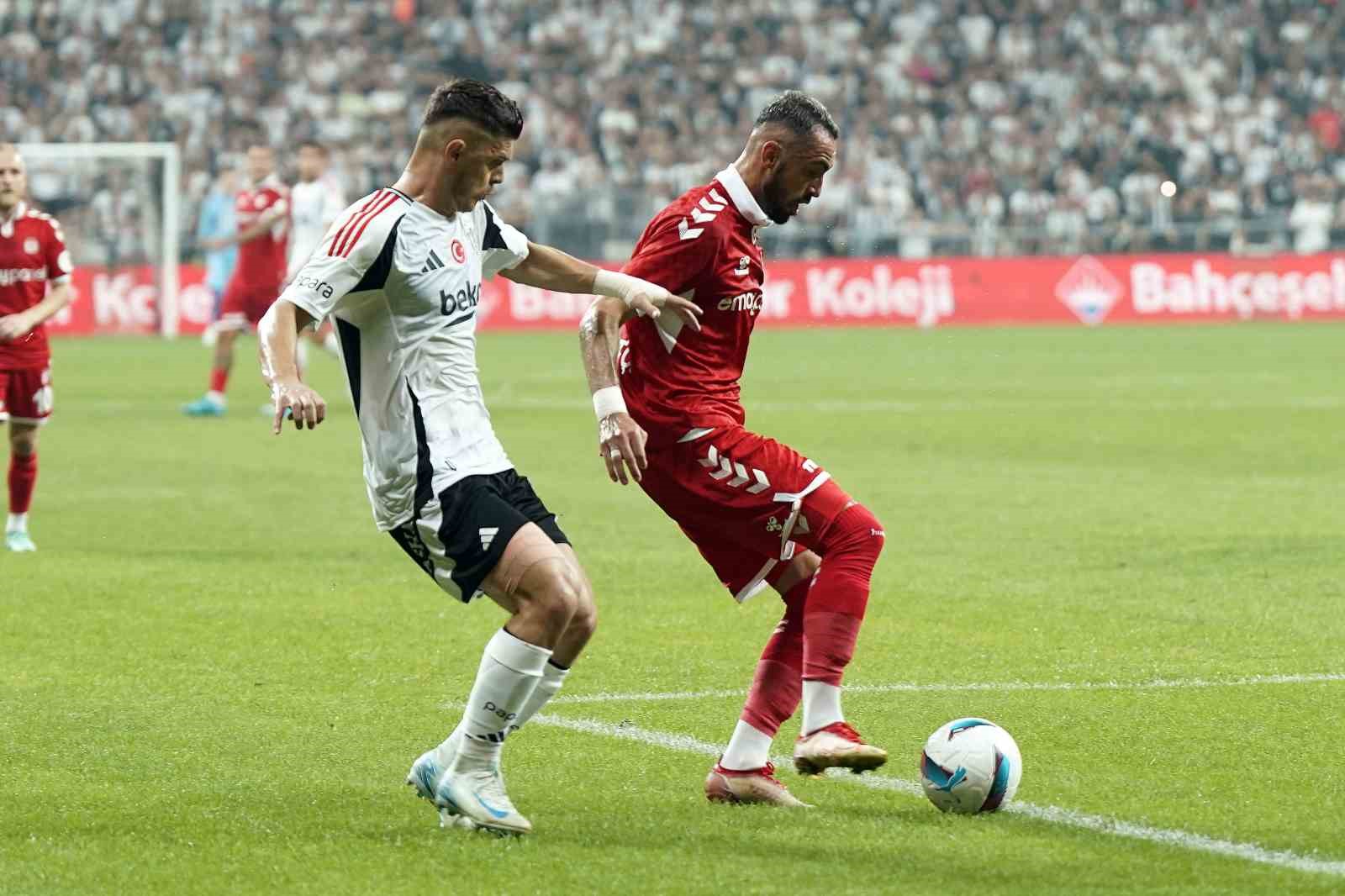 Trendyol Süper Lig: Beşiktaş: 1 - Sivasspor: 0 (İlk yarı)
