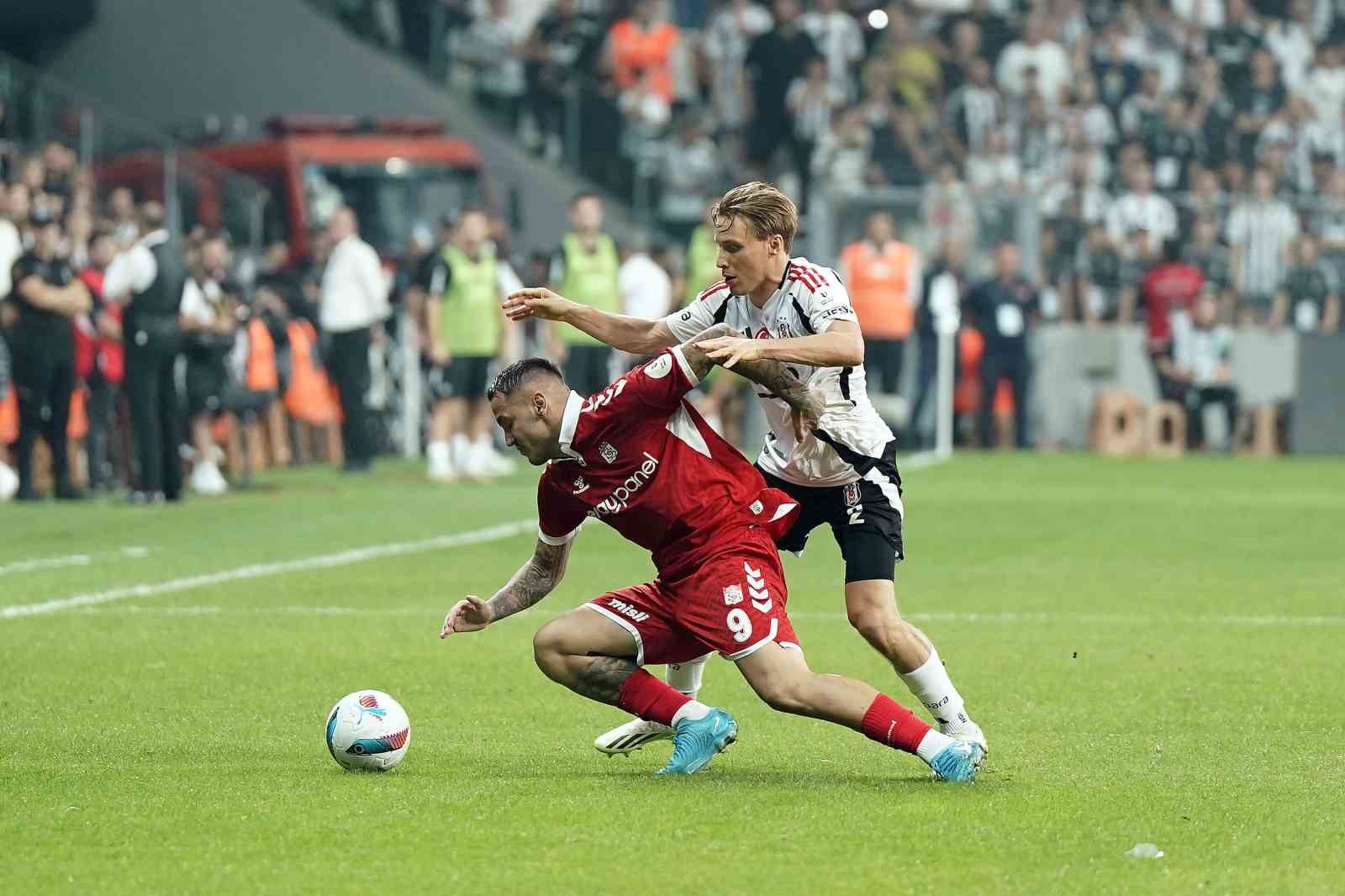 Trendyol Süper Lig: Beşiktaş: 1 - Sivasspor: 0 (İlk yarı)
