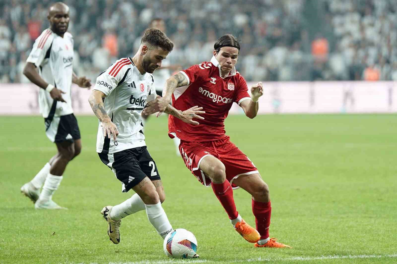 Trendyol Süper Lig: Beşiktaş: 1 - Sivasspor: 0 (İlk yarı)
