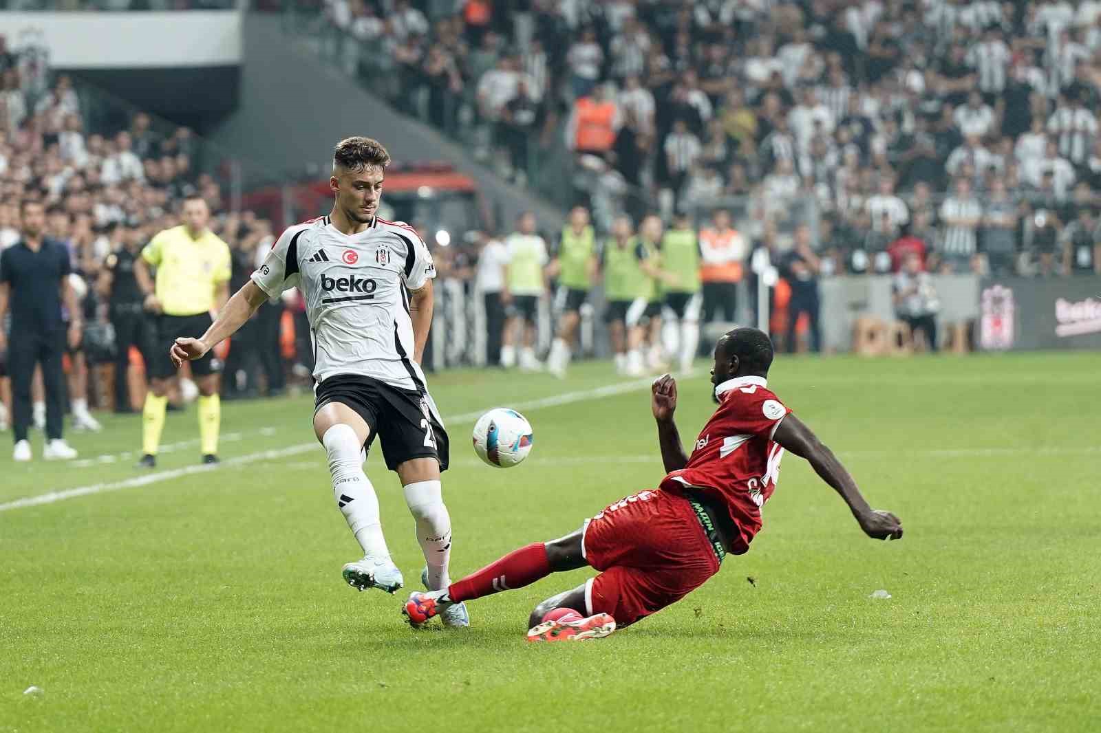 Trendyol Süper Lig: Beşiktaş: 1 - Sivasspor: 0 (İlk yarı)
