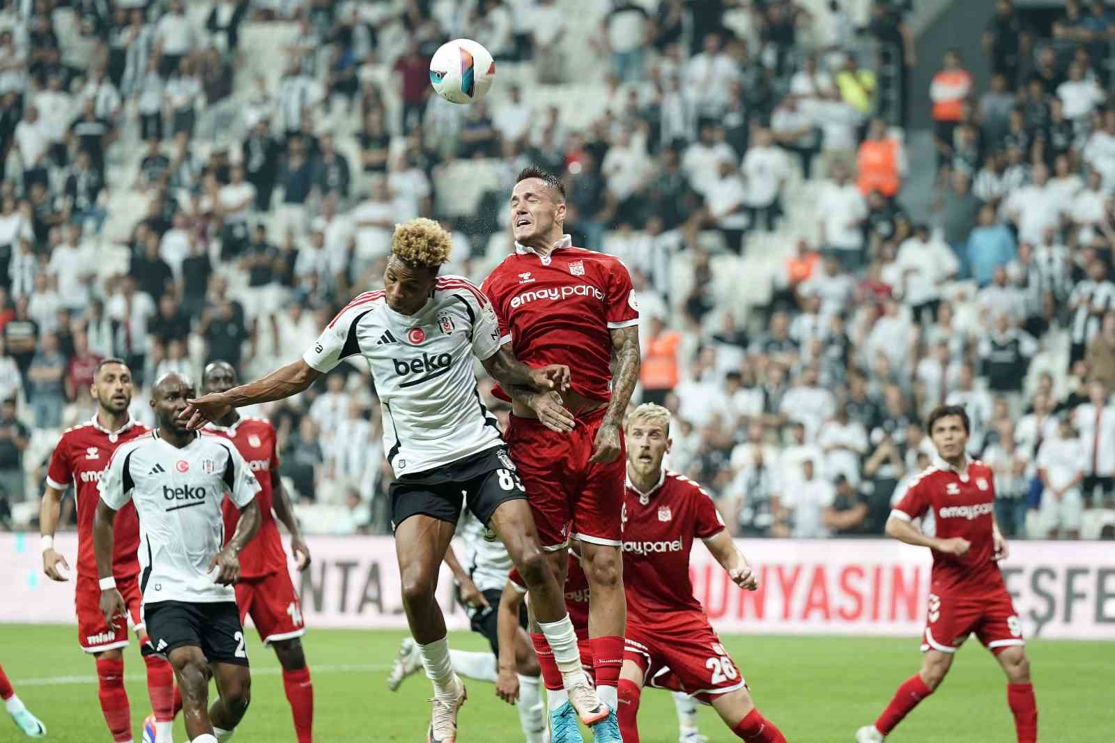 Trendyol Süper Lig: Beşiktaş: 1 - Sivasspor: 0 (İlk yarı)
