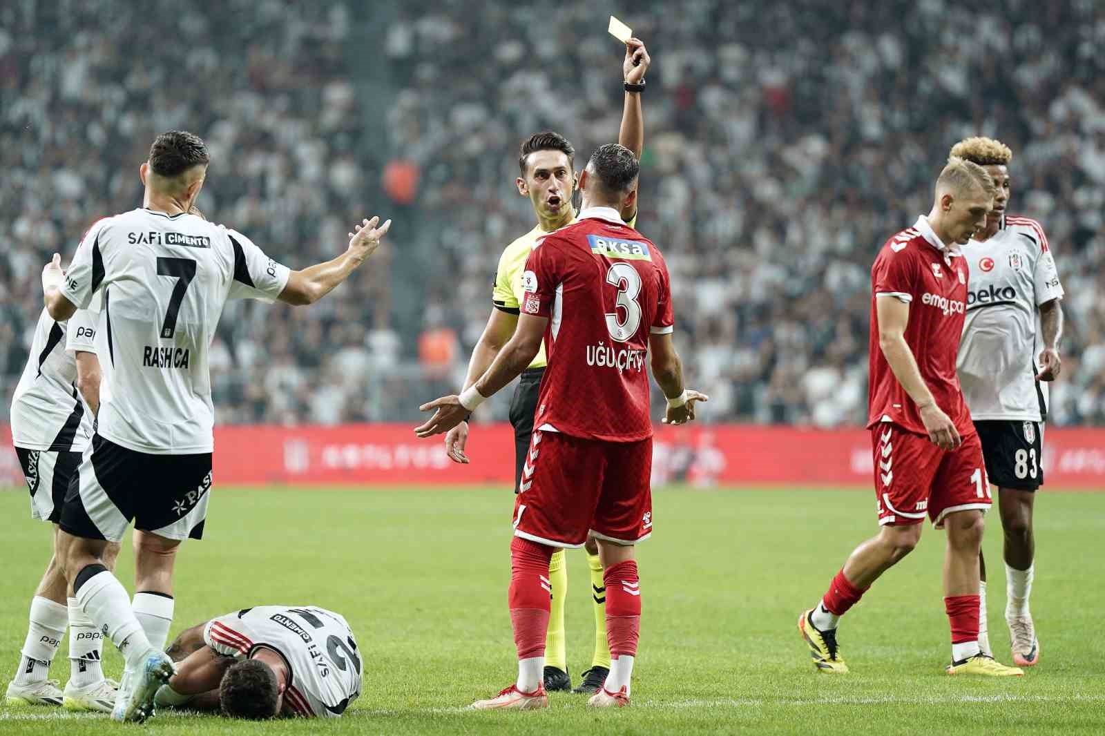 Trendyol Süper Lig: Beşiktaş: 1 - Sivasspor: 0 (İlk yarı)
