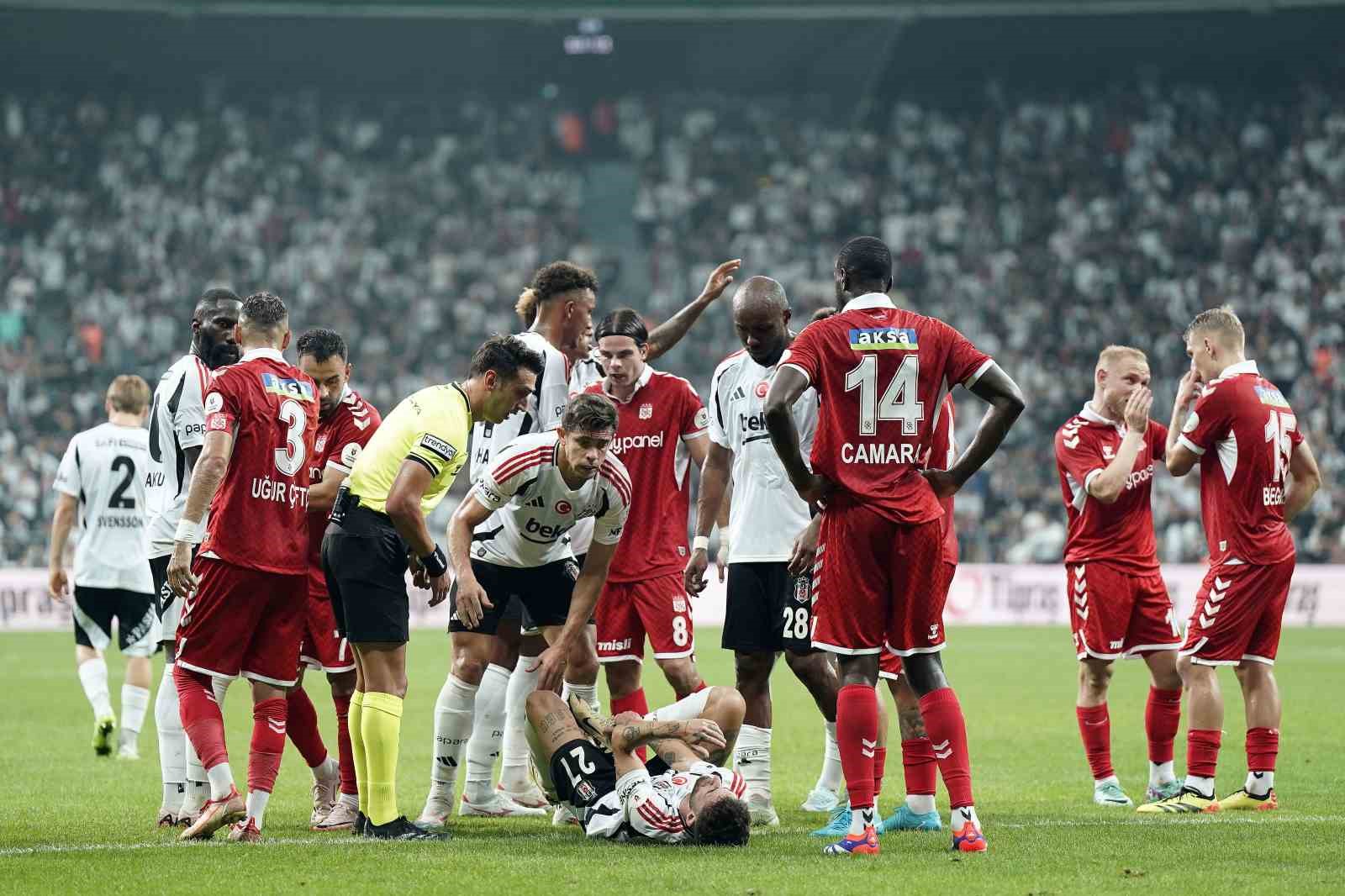 Trendyol Süper Lig: Beşiktaş: 1 - Sivasspor: 0 (İlk yarı)
