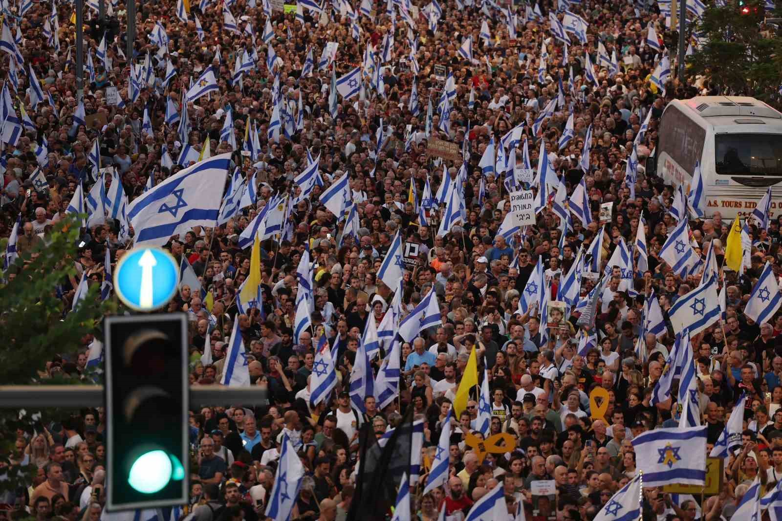 İsrail’de binlerce kişiden hükümet karşıtı protesto: “Her gün Netanyahu’nun Rus ruleti”
