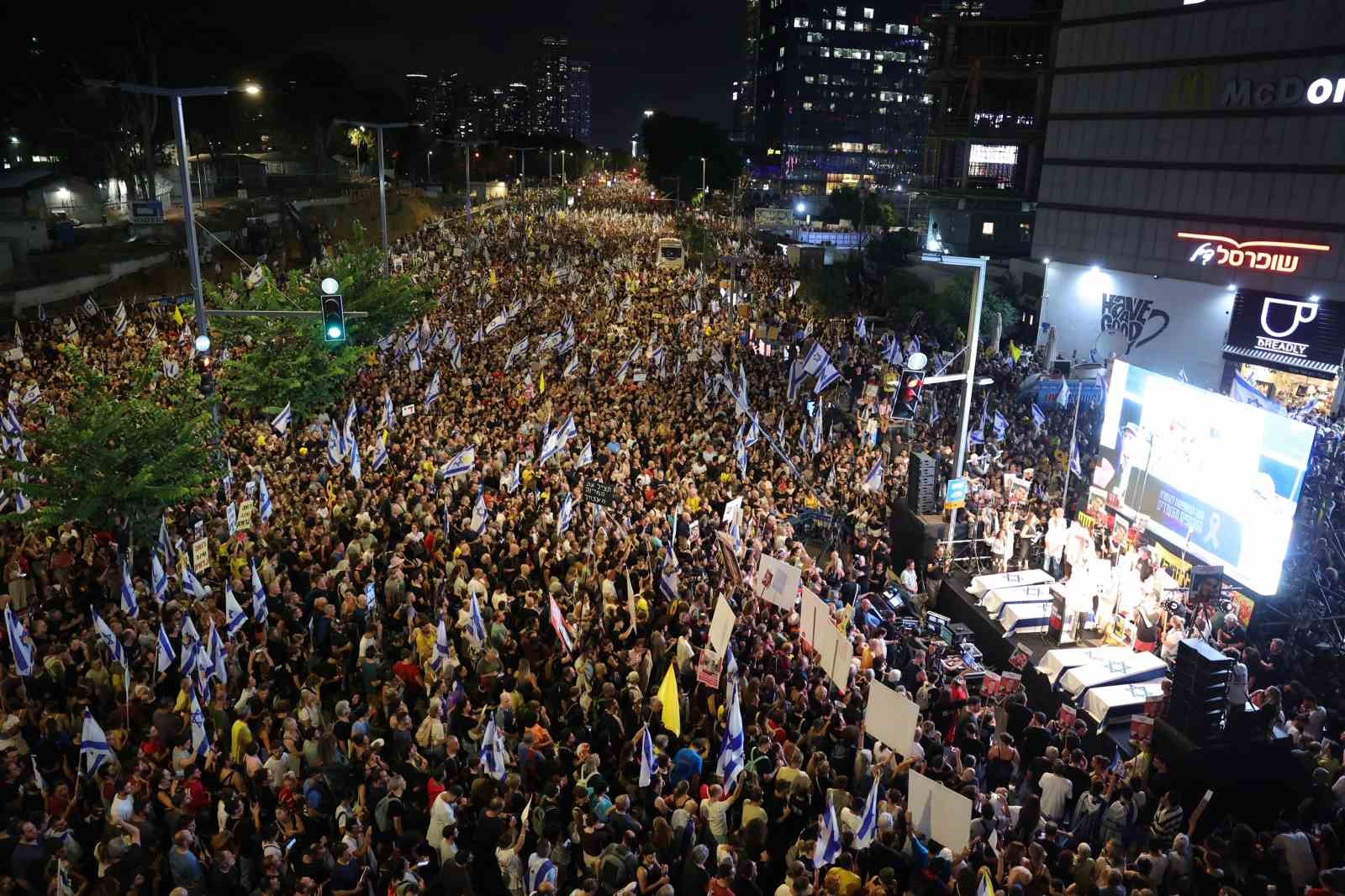 İsrail’de binlerce kişiden hükümet karşıtı protesto: “Her gün Netanyahu’nun Rus ruleti”
