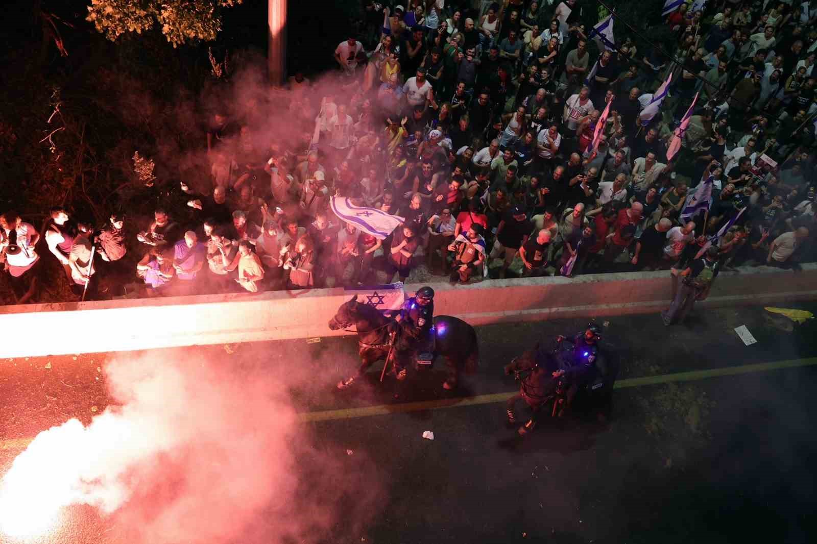 İsrail’de binlerce kişiden hükümet karşıtı protesto: “Her gün Netanyahu’nun Rus ruleti”
