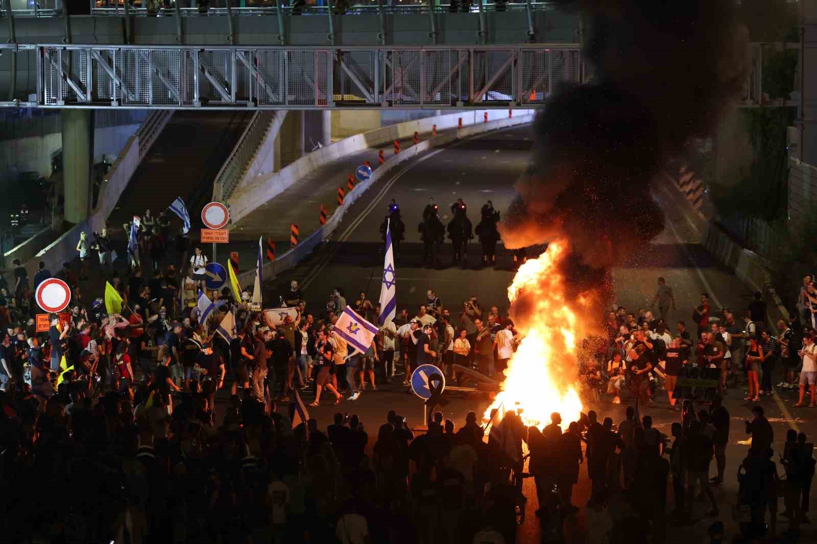 İsrail’de binlerce kişiden hükümet karşıtı protesto: “Her gün Netanyahu’nun Rus ruleti”
