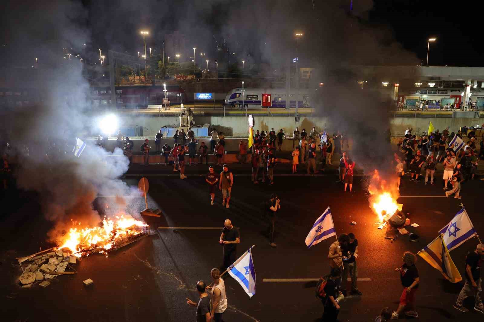 İsrail’de binlerce kişiden hükümet karşıtı protesto: “Her gün Netanyahu’nun Rus ruleti”
