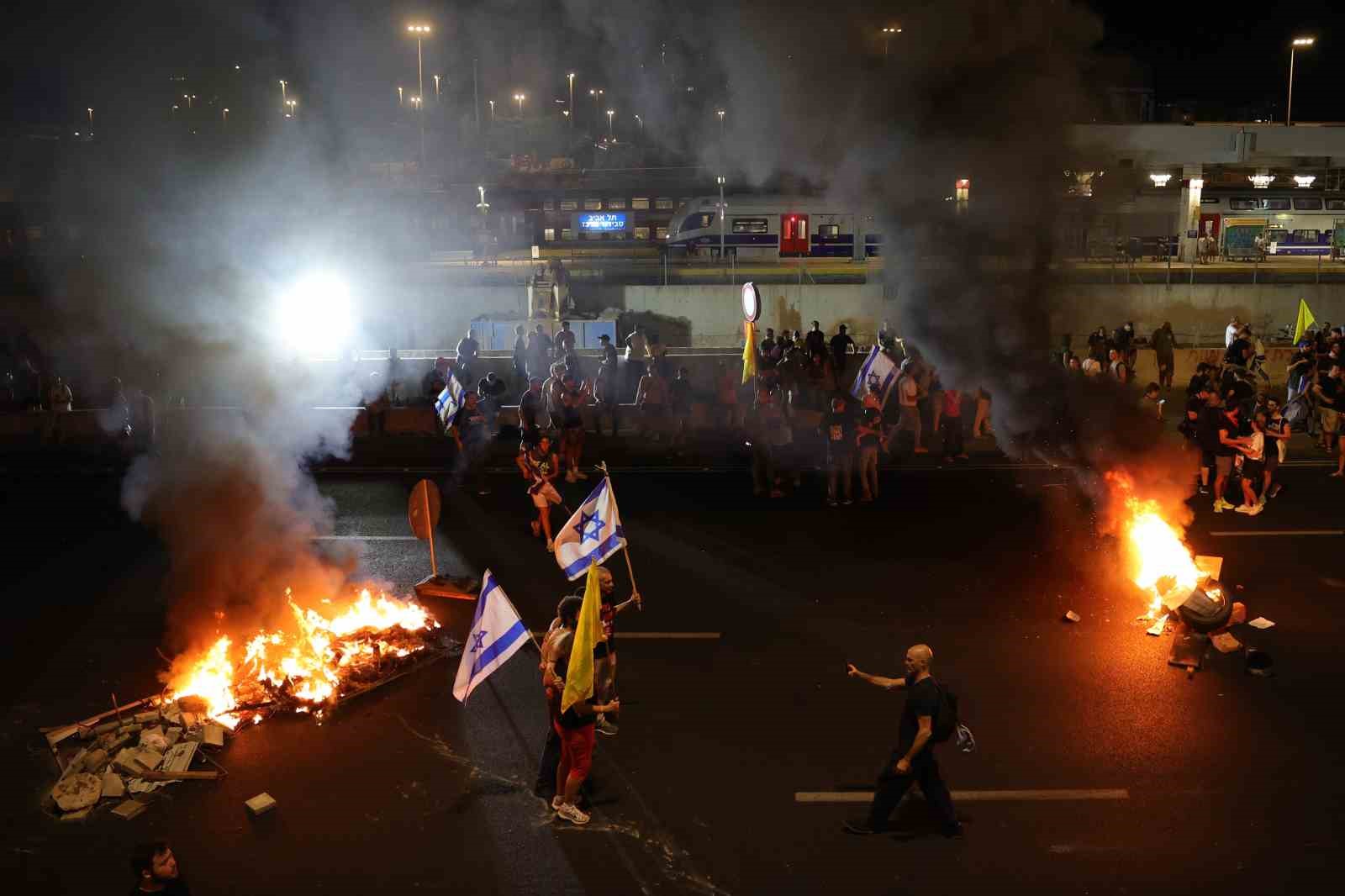 İsrail’de binlerce kişiden hükümet karşıtı protesto: “Her gün Netanyahu’nun Rus ruleti”
