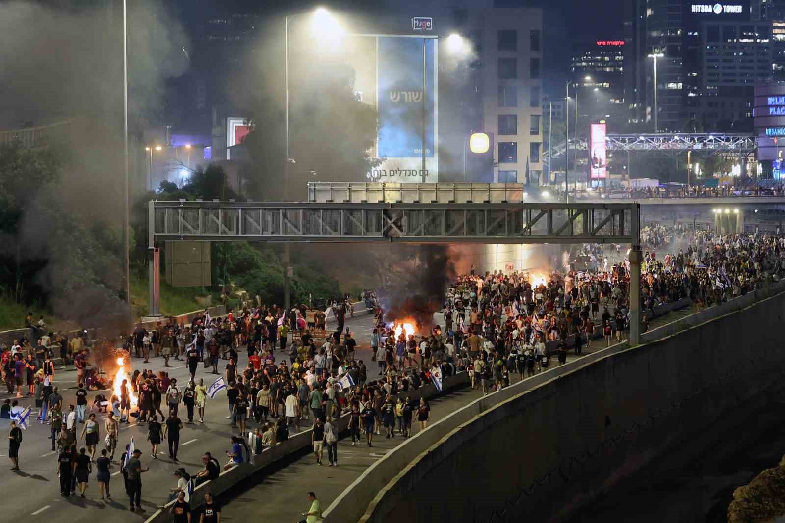 İsrail’de binlerce kişiden hükümet karşıtı protesto: “Her gün Netanyahu’nun Rus ruleti”
