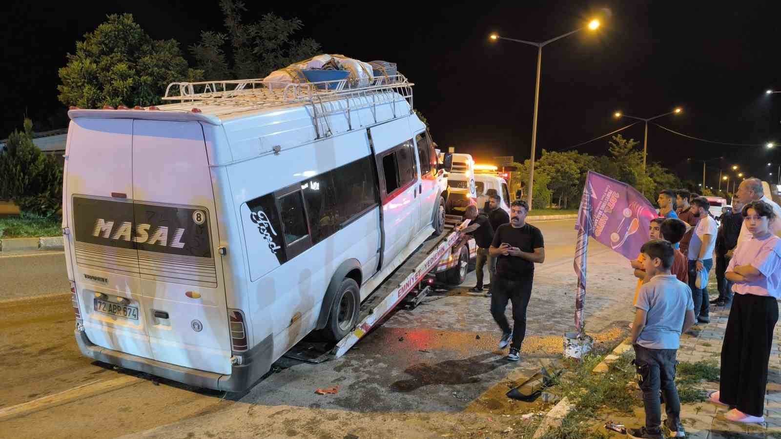 Fındık işçilerini taşıyan minibüs kaza yaptı: 4 yaralı
