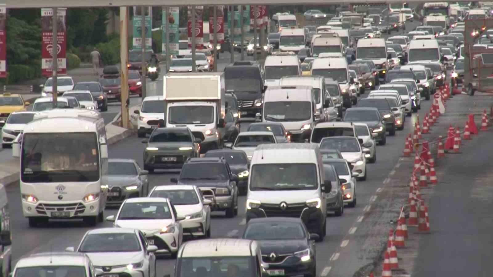 İstanbul’da eğitim-öğretim döneminin başlamasıyla birlikte trafikte yoğunluk oluştu
