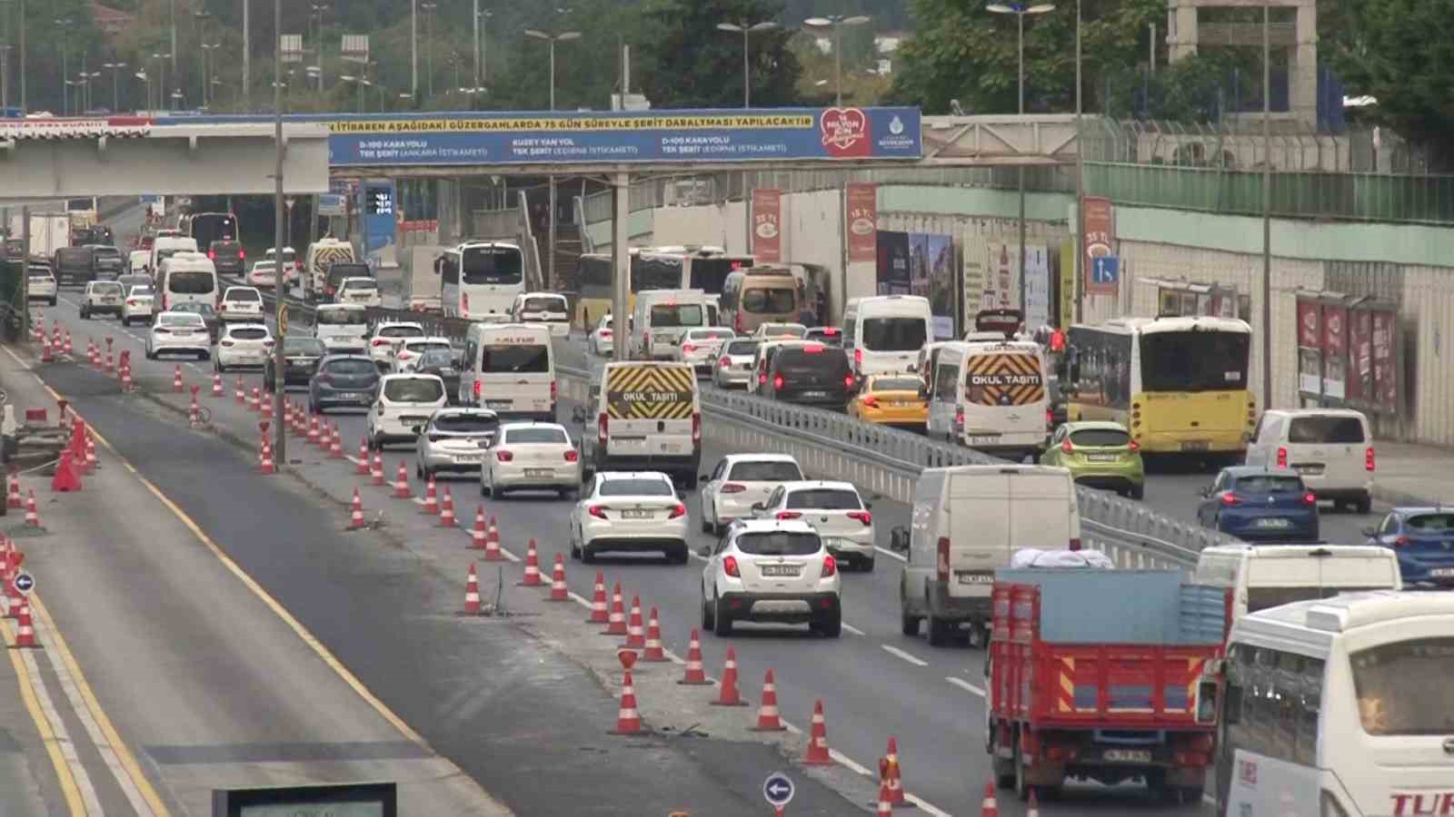 İstanbul’da eğitim-öğretim döneminin başlamasıyla birlikte trafikte yoğunluk oluştu
