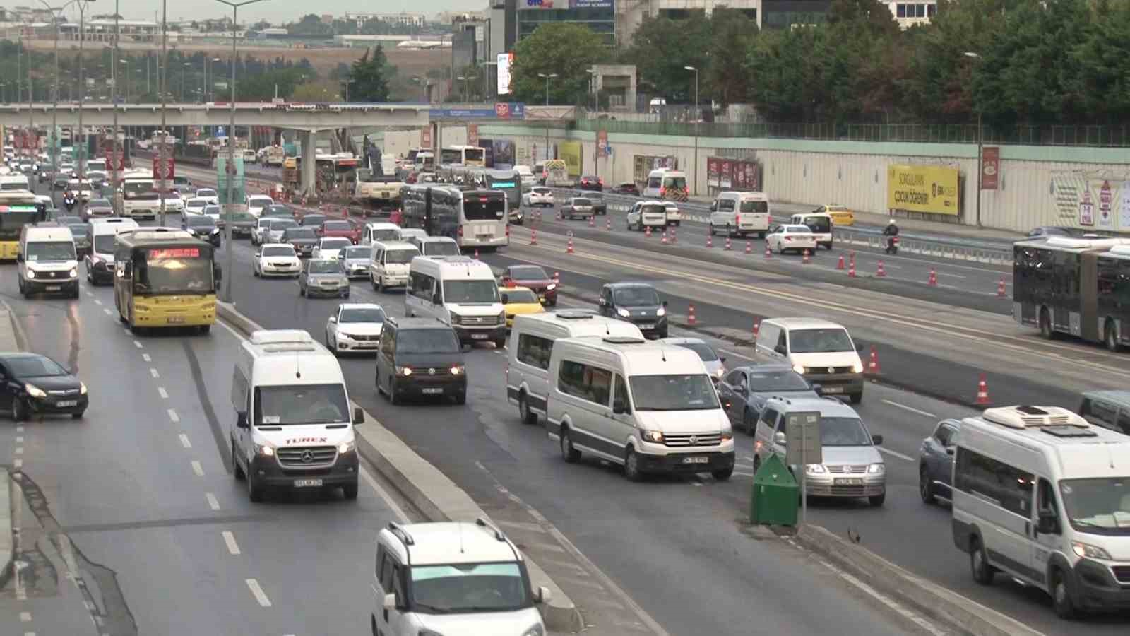 İstanbul’da eğitim-öğretim döneminin başlamasıyla birlikte trafikte yoğunluk oluştu
