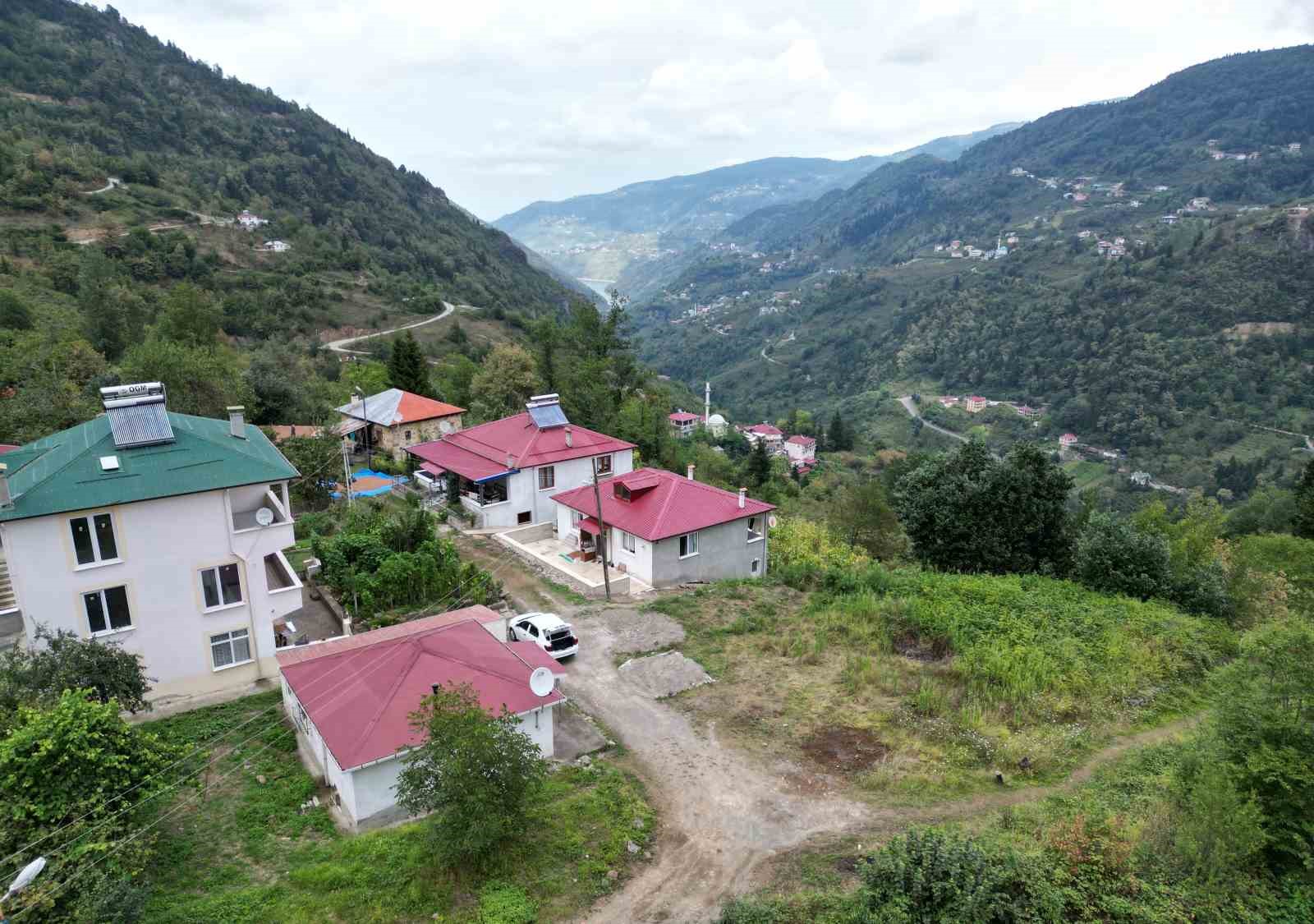 Trabzon’a su veren mahallenin su çilesi
