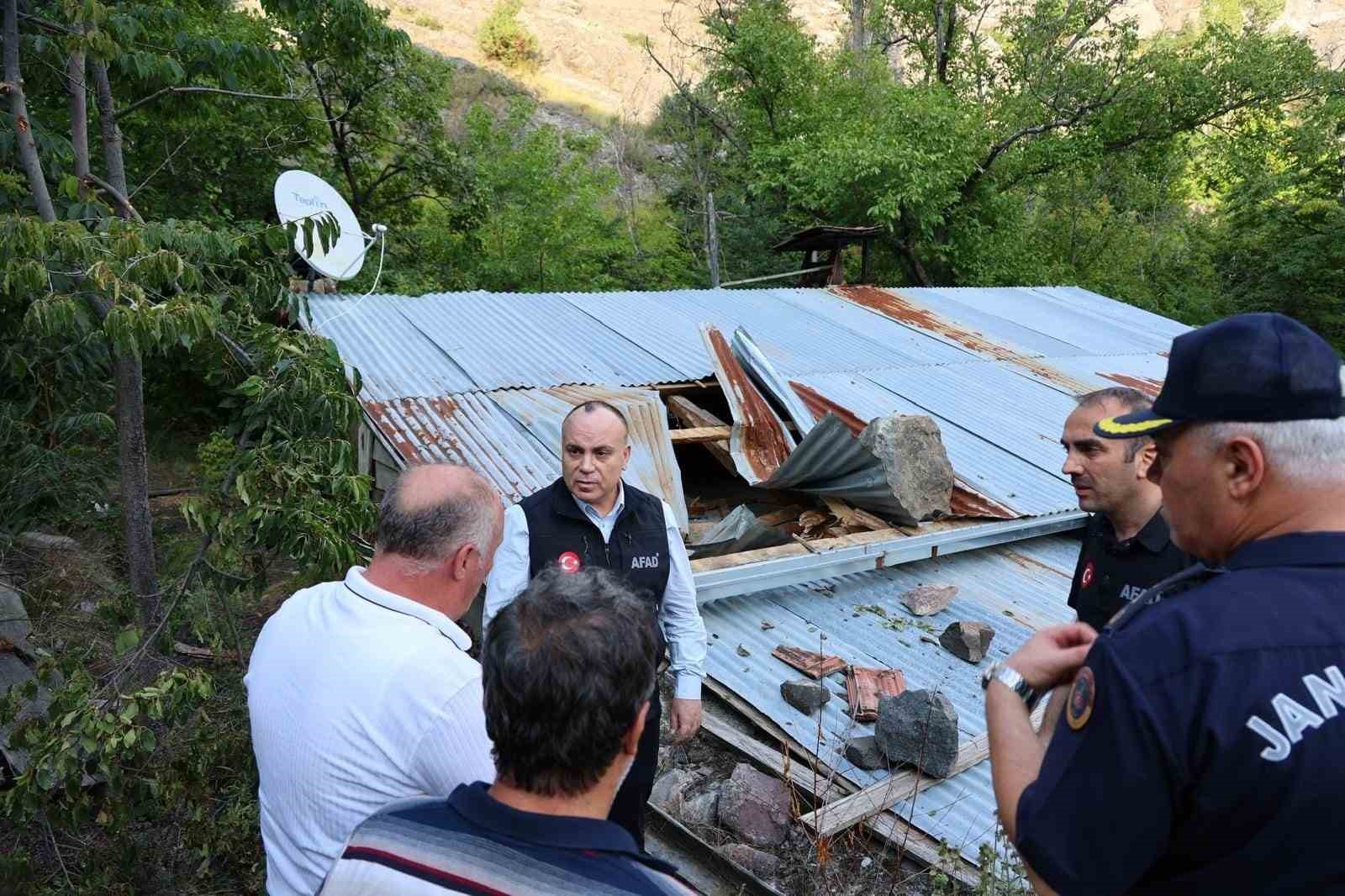 Artvin Valisi Ünsal, sel bölgesinde incelemelerde bulundu
