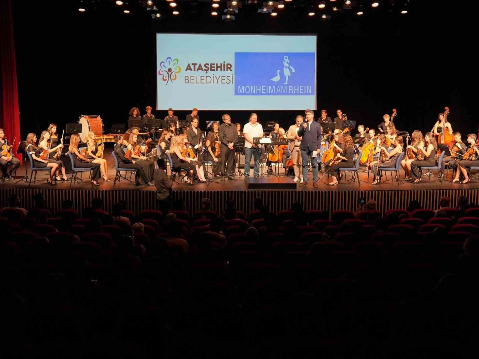 Barış için 2 ülkeden Ataşehir’de ortak konser: Dünyada ilk kez sahnelendi
