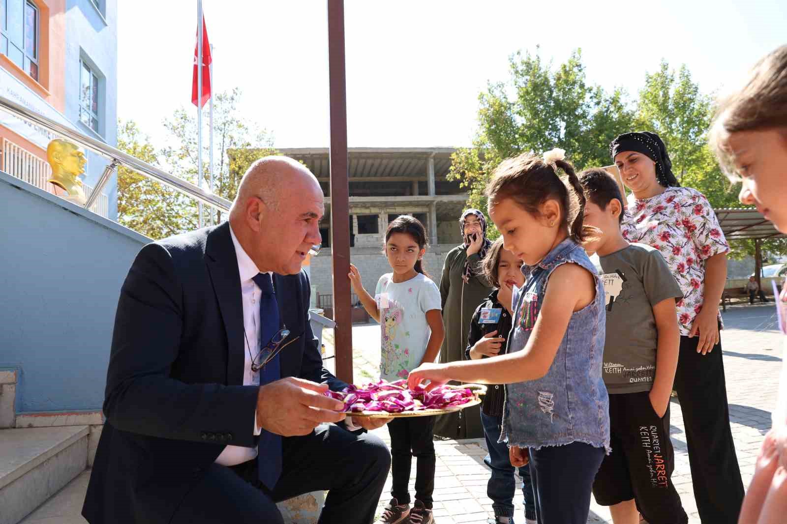 Depremin merkez üssü Kahramanmaraş’ta minikler okulla tanıştı
