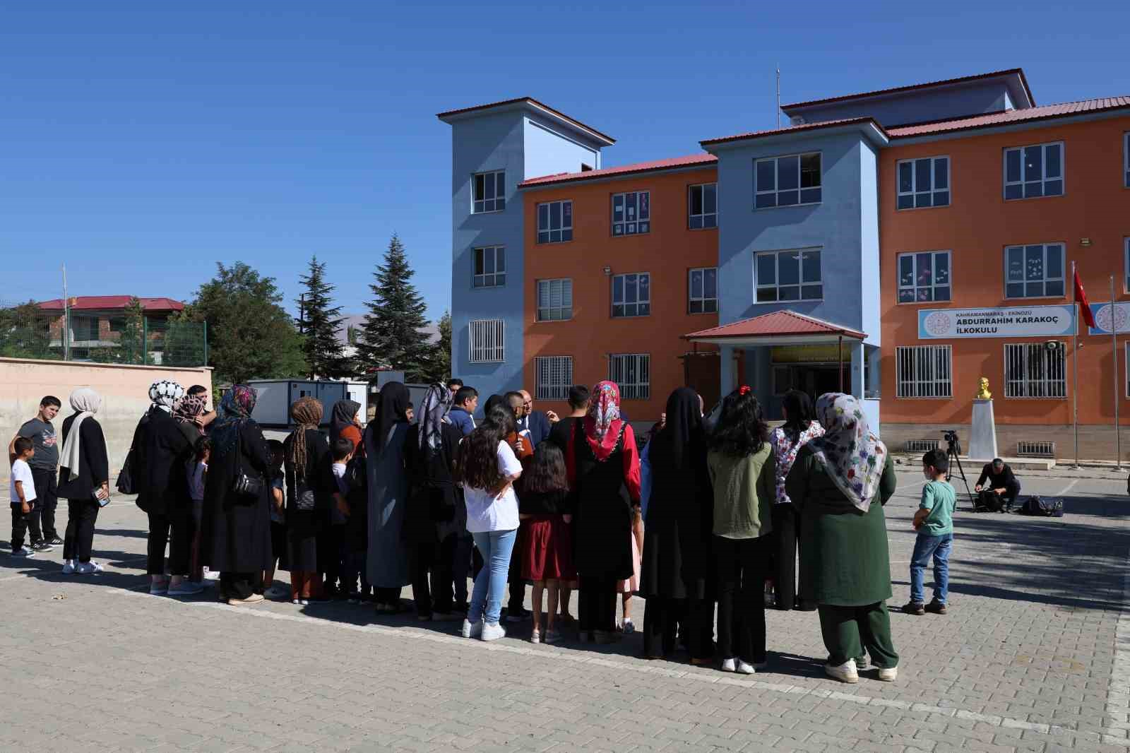 Depremin merkez üssü Kahramanmaraş’ta minikler okulla tanıştı
