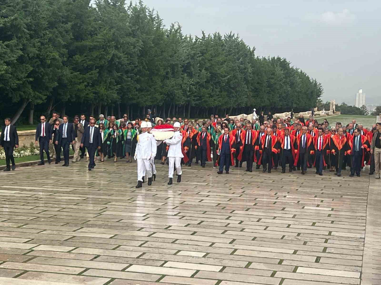 Yargıtay üyeleri adli yıl açılışı dolayısıyla Anıtkabir’i ziyaret etti
