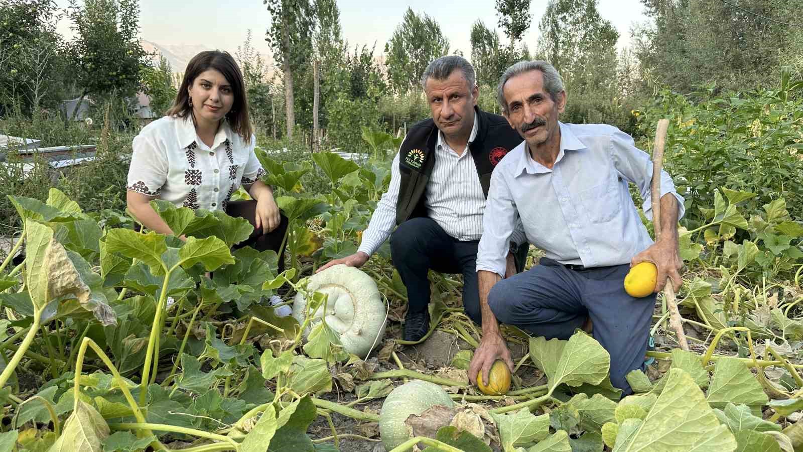 Çiftçi baba alın teriyle 4’ü doktor, 3’ü öğretmen, 2’si mimar, 1’i mühendis 10 çocuk yetiştirdi
