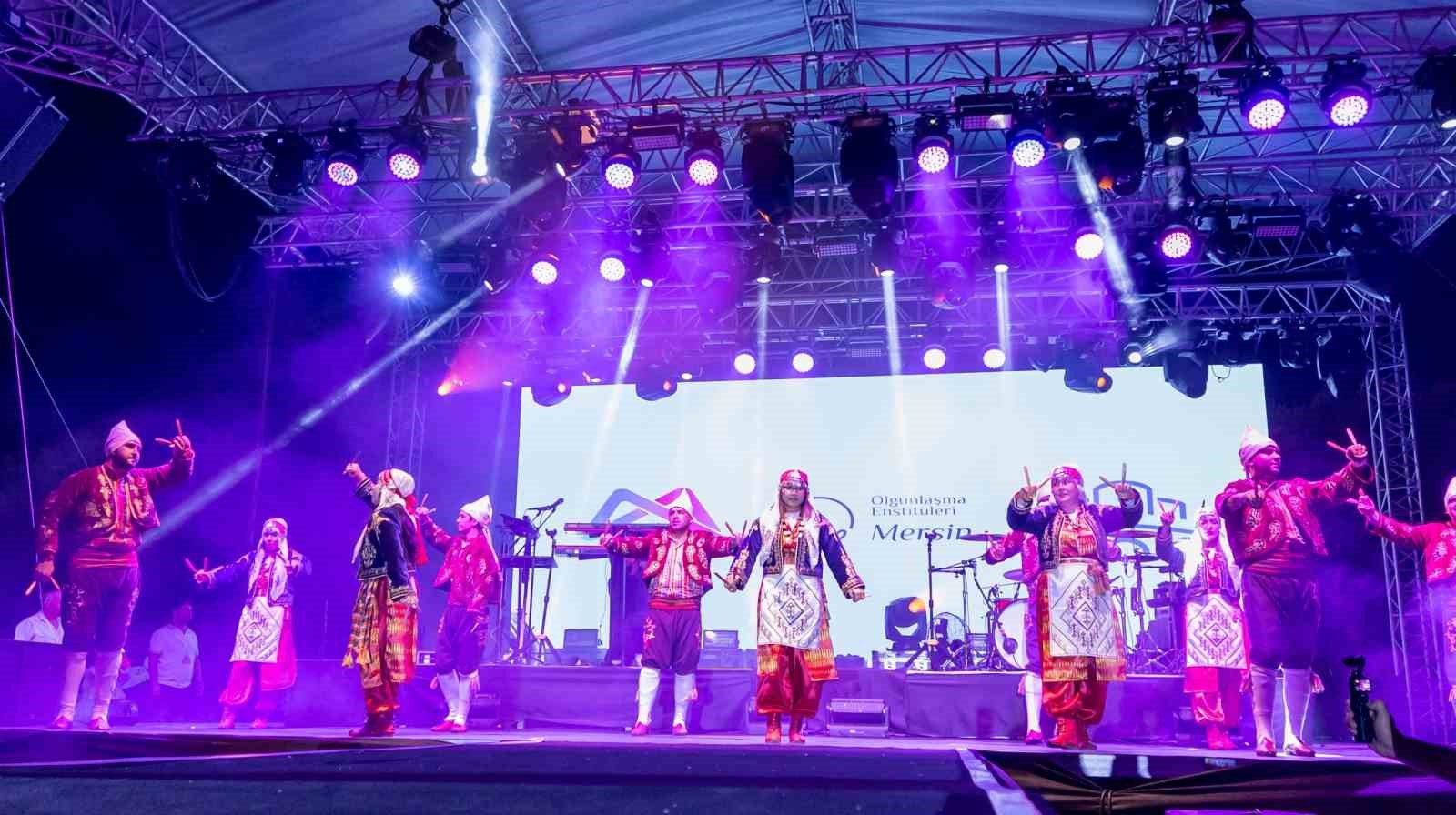 Seçer, ’51. Uluslararası Silifke Müzik ve Folklor Festivali’ne katıldı
