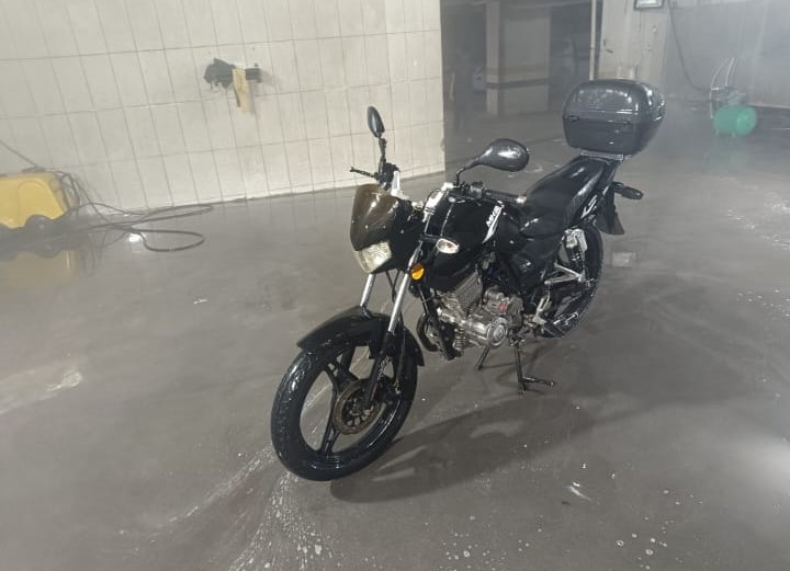 Denemek için bindiği motosikleti çaldı
