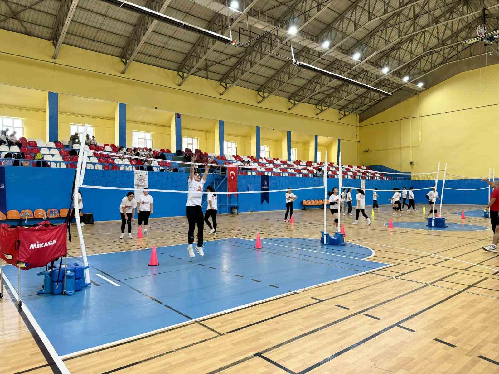 Ağrı’da hayata geçirilen ’Fabrika Voleybol’ ile genç yıldızlar yeteneklerini sergileyecek
