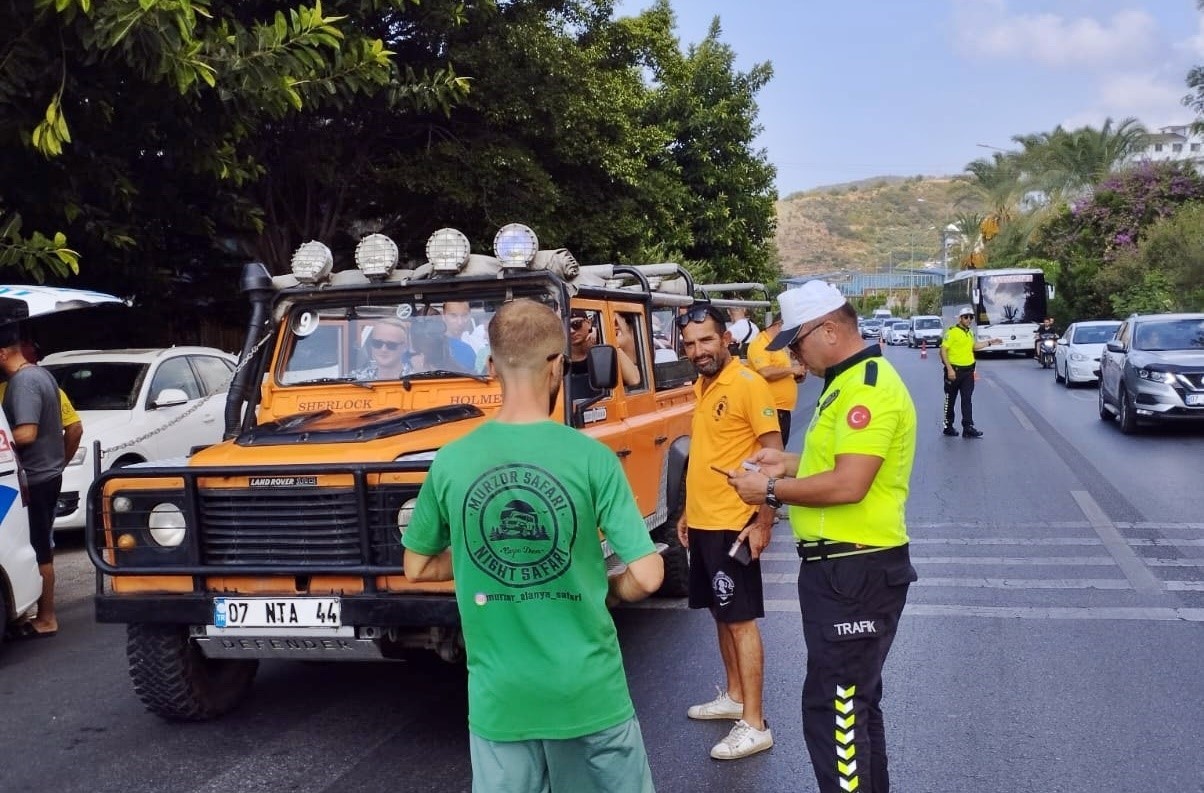 Alanya’da safari araçlarına ceza yağdı: 1 milyon 355 bin 710 TL ceza
