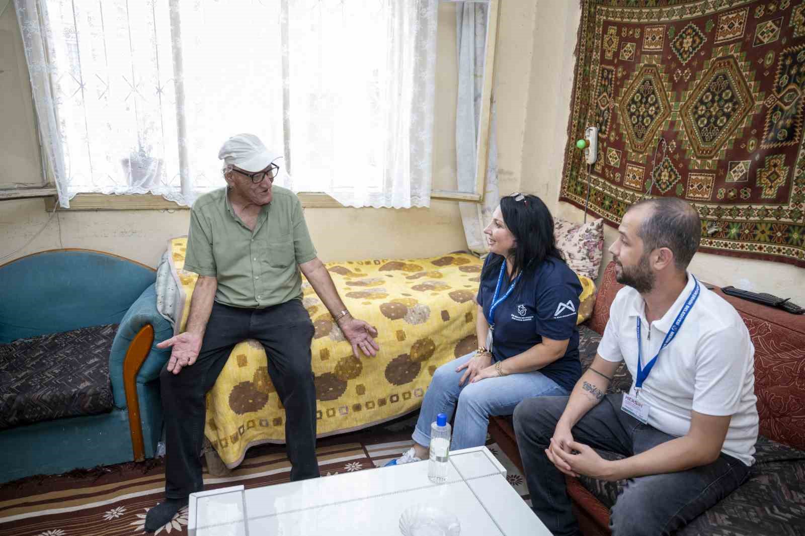 Mersin Büyükşehir Belediyesinin yaşlılara desteği sürüyor
