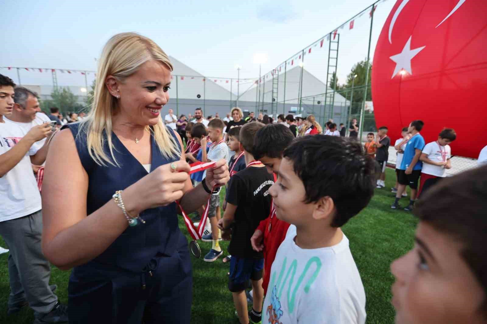 Merkezefendi Zafer Turnuvalarında şampiyonlar ödülendirildi
