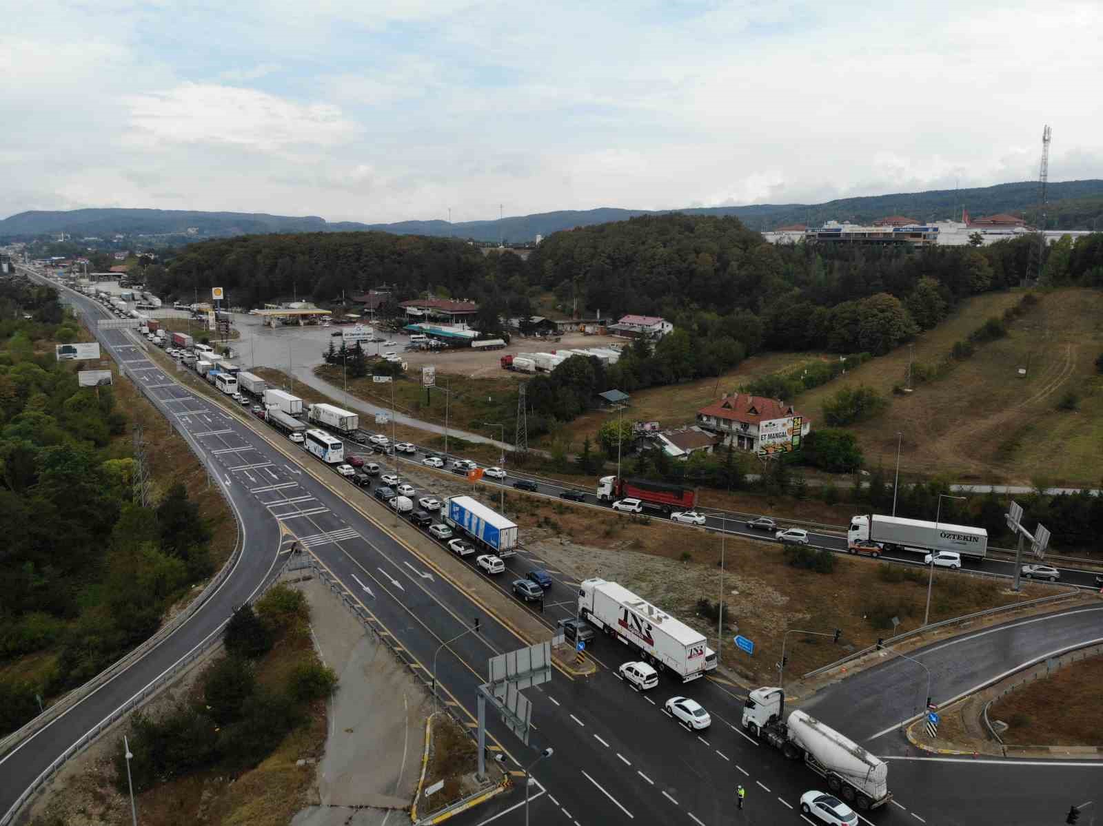 Bolu Dağı’nda kilometrelerce araç kuyruğu oluştu
