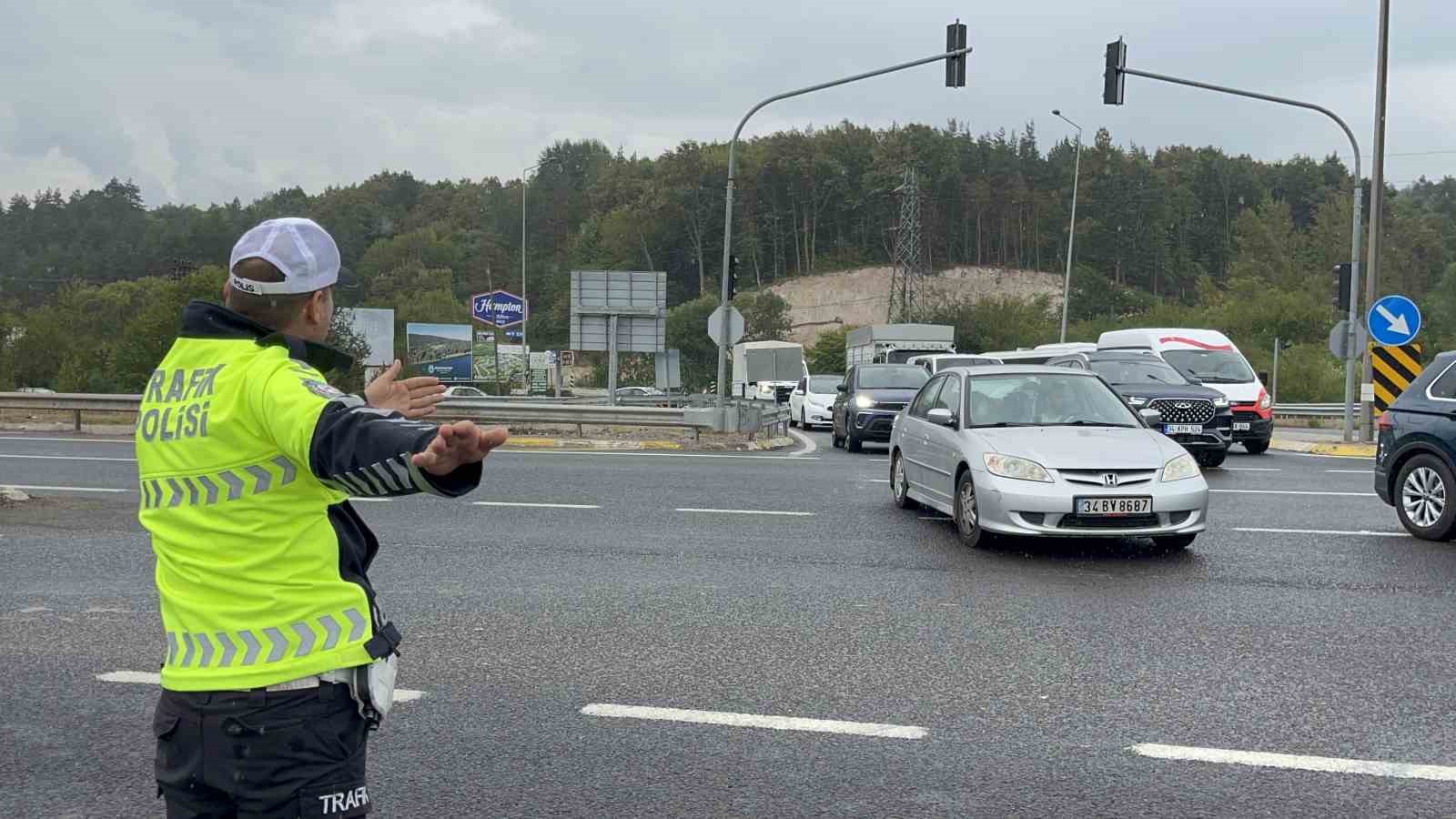 Bolu Dağı’nda kilometrelerce araç kuyruğu oluştu
