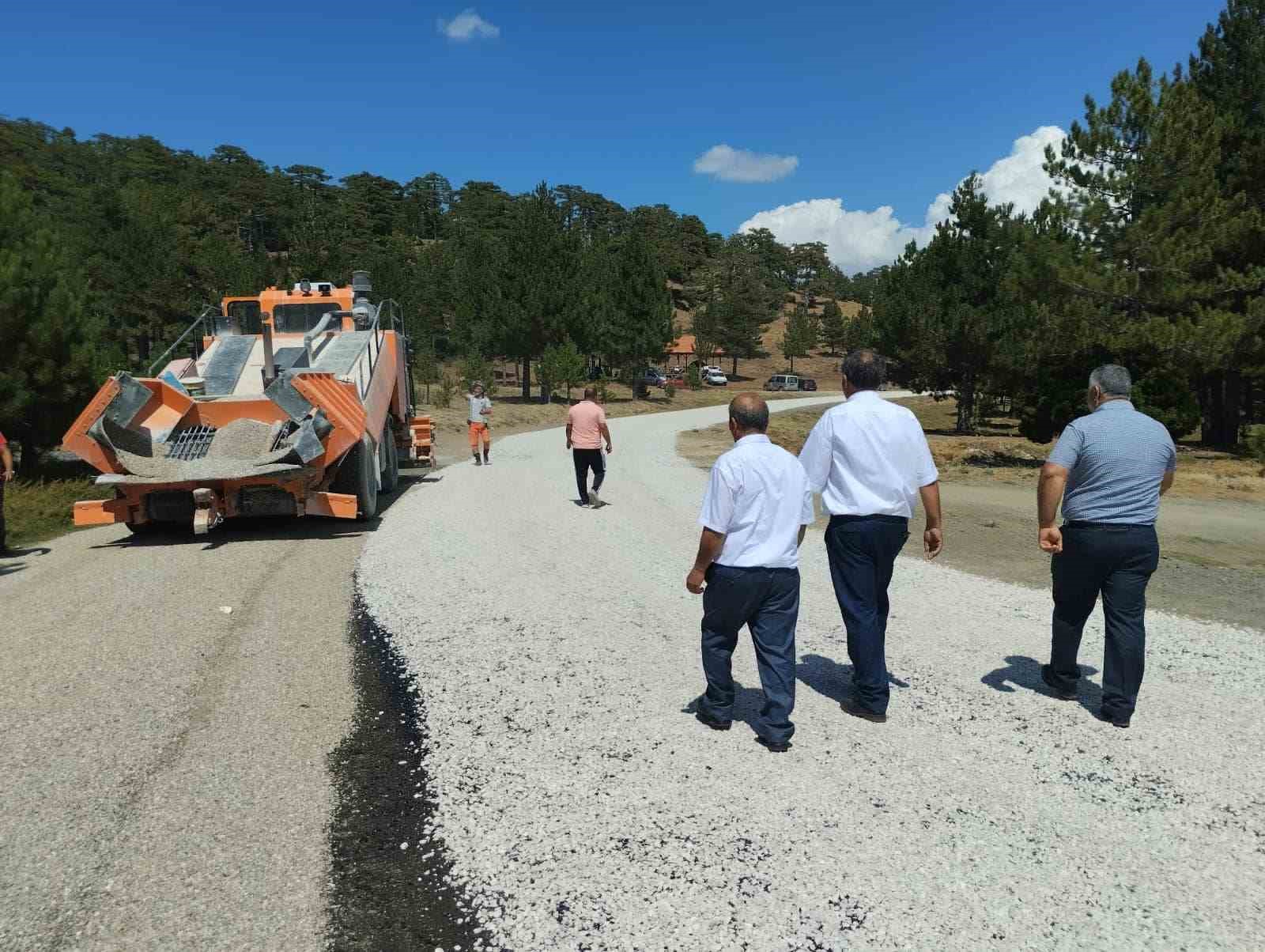 Beyağaç Topuklu Yaylası tozdan çamurdan kurtuldu
