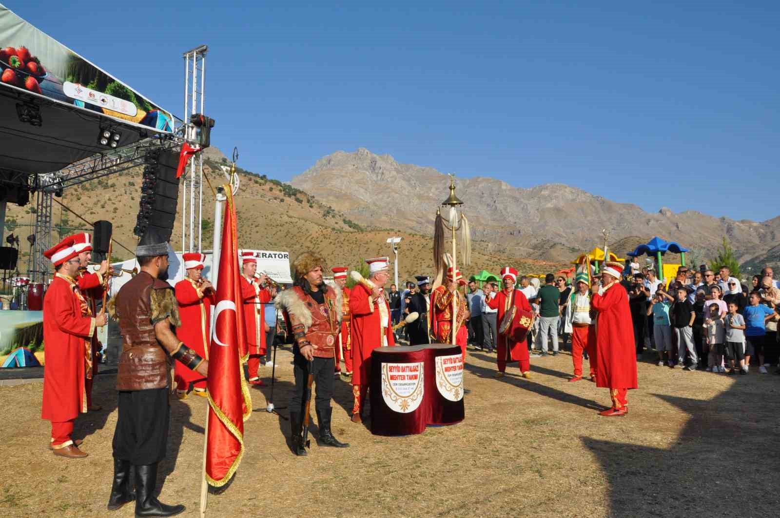 Mereto Dağı eteklerindeki Bal, Ceviz, Çilek ve Yayla Festivali yoğun ilgi gördü
