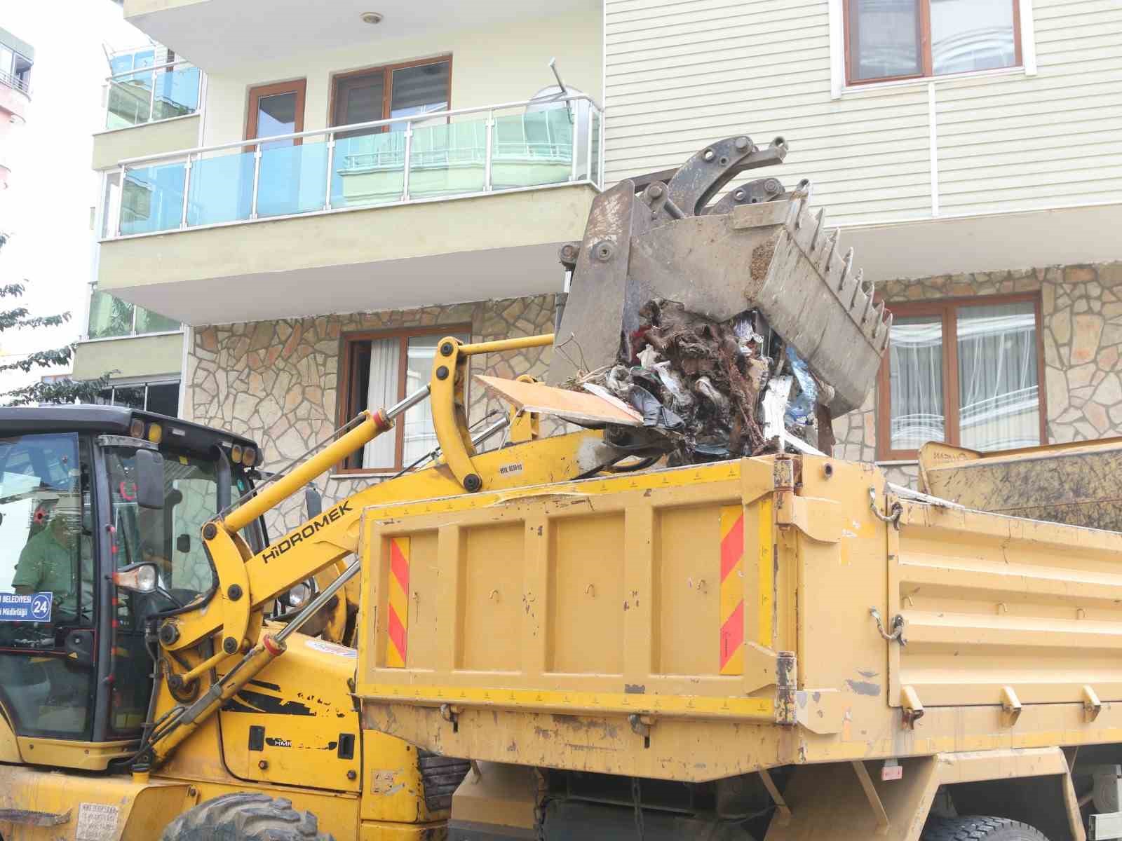 Atakum’da kaçak yapılaşmayla mücadele: Ruhsatsız depo yıkıldı
