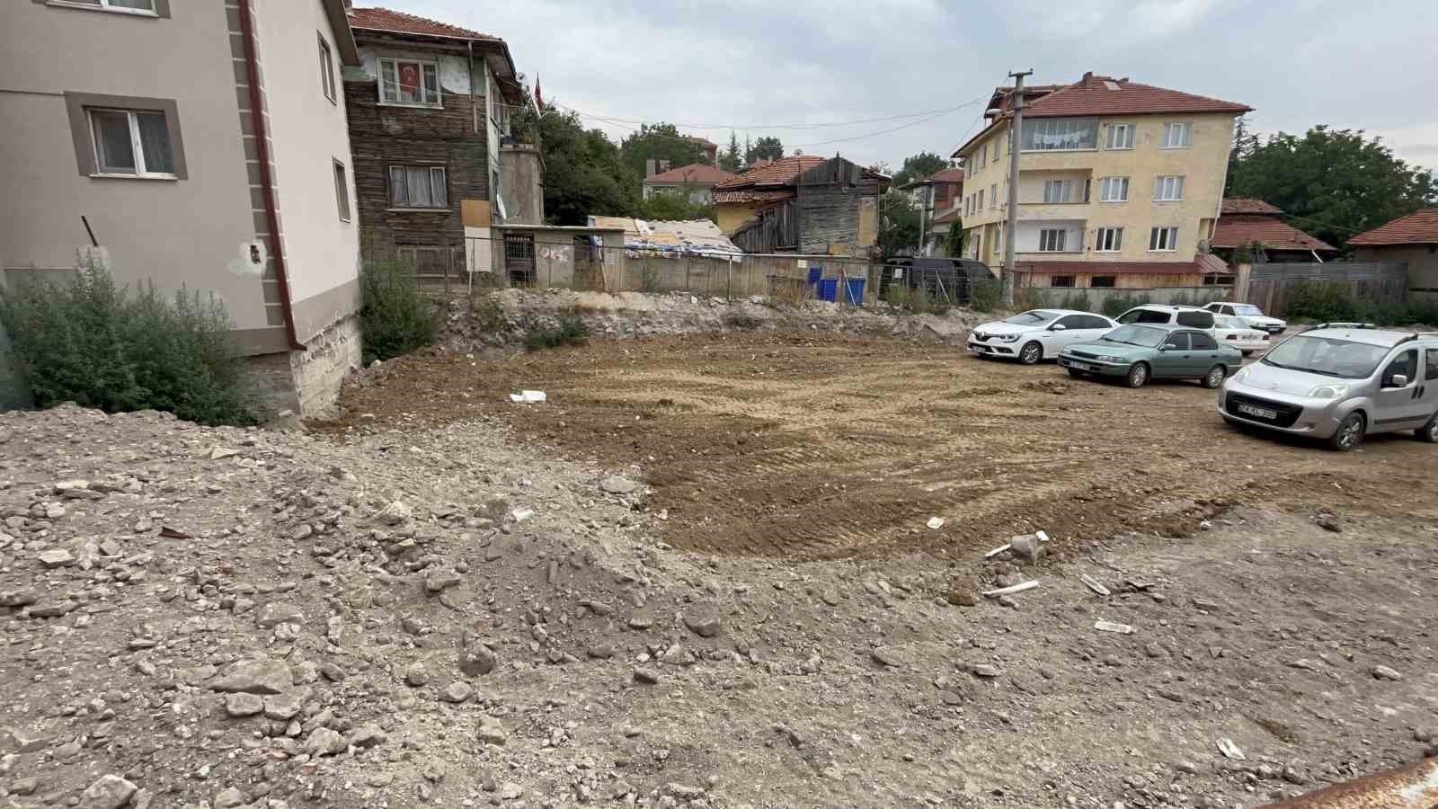 Tarihi hamam kalıntısının üstü kapatıldı, otopark oldu
