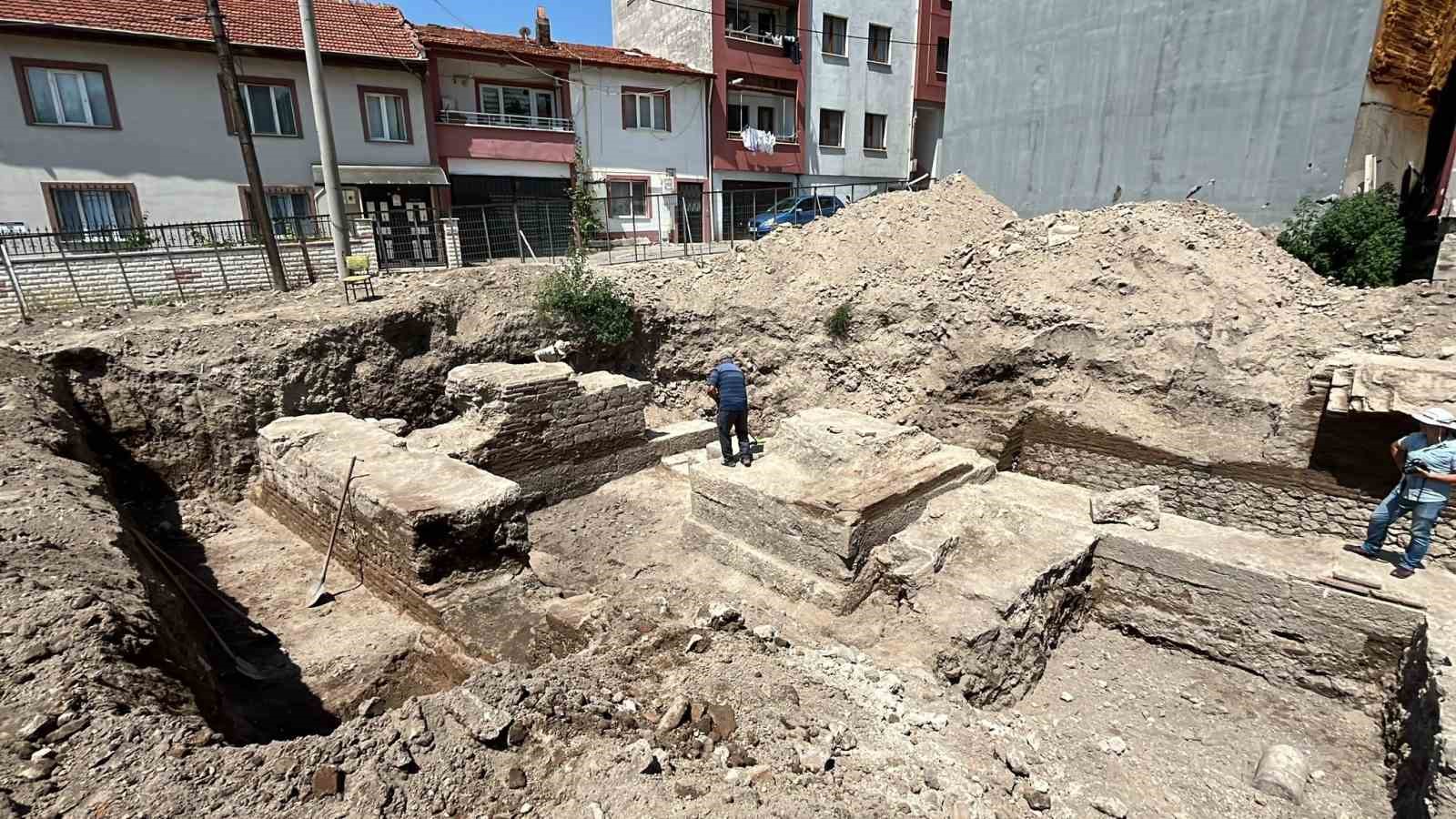 Tarihi hamam kalıntısının üstü kapatıldı, otopark oldu
