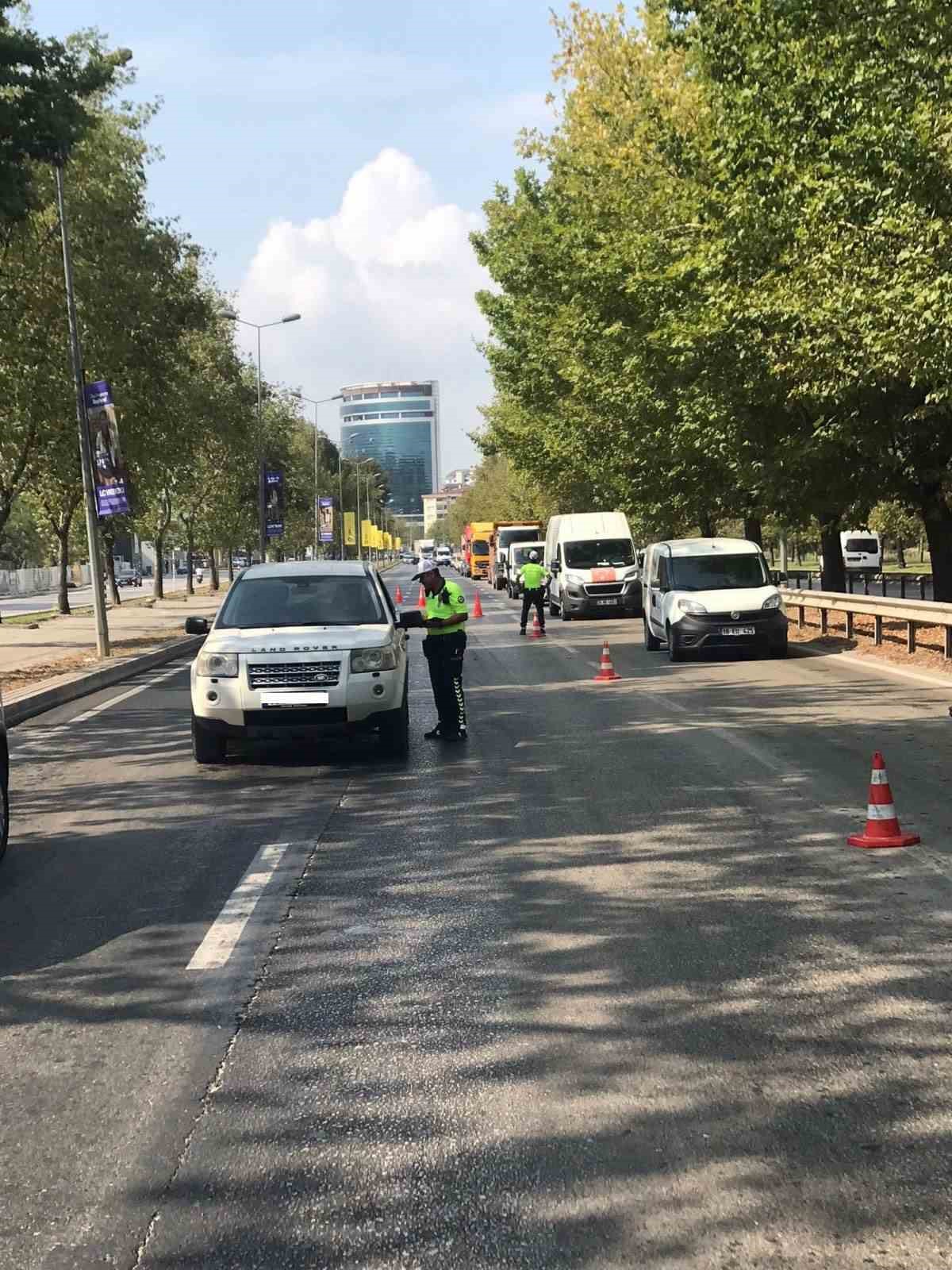 Bursa Emniyeti uygulamalarını aralıksız sürdürüyor
