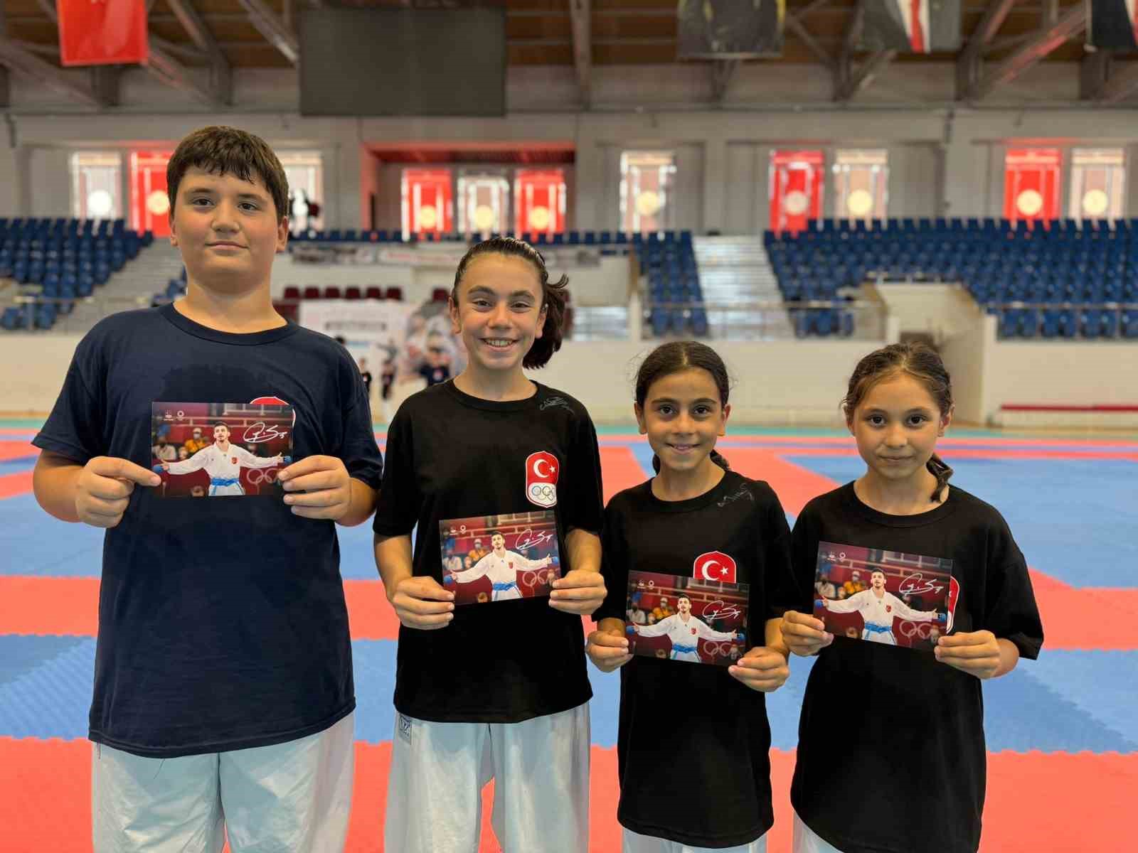 Manisa BBSK’lı karateciler Eray Şamdan Karate Eğitim Seminerine katıldı
