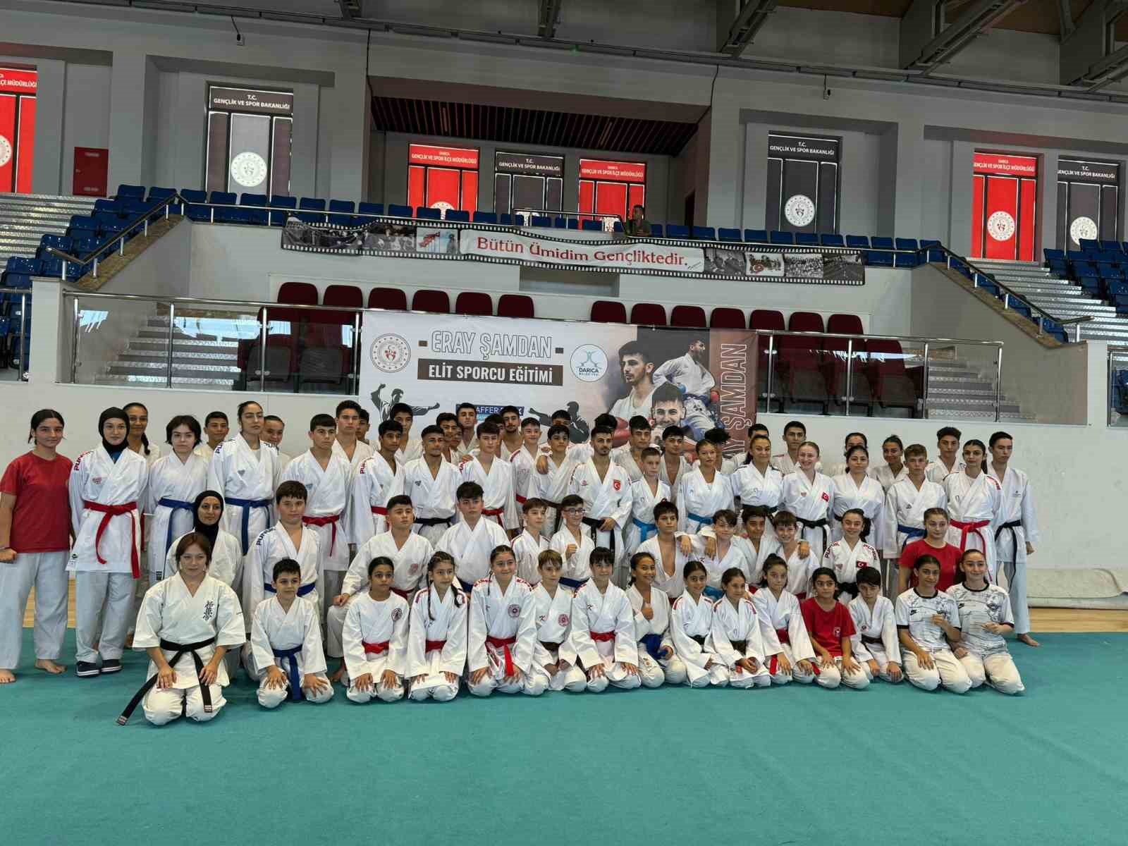 Manisa BBSK’lı karateciler Eray Şamdan Karate Eğitim Seminerine katıldı
